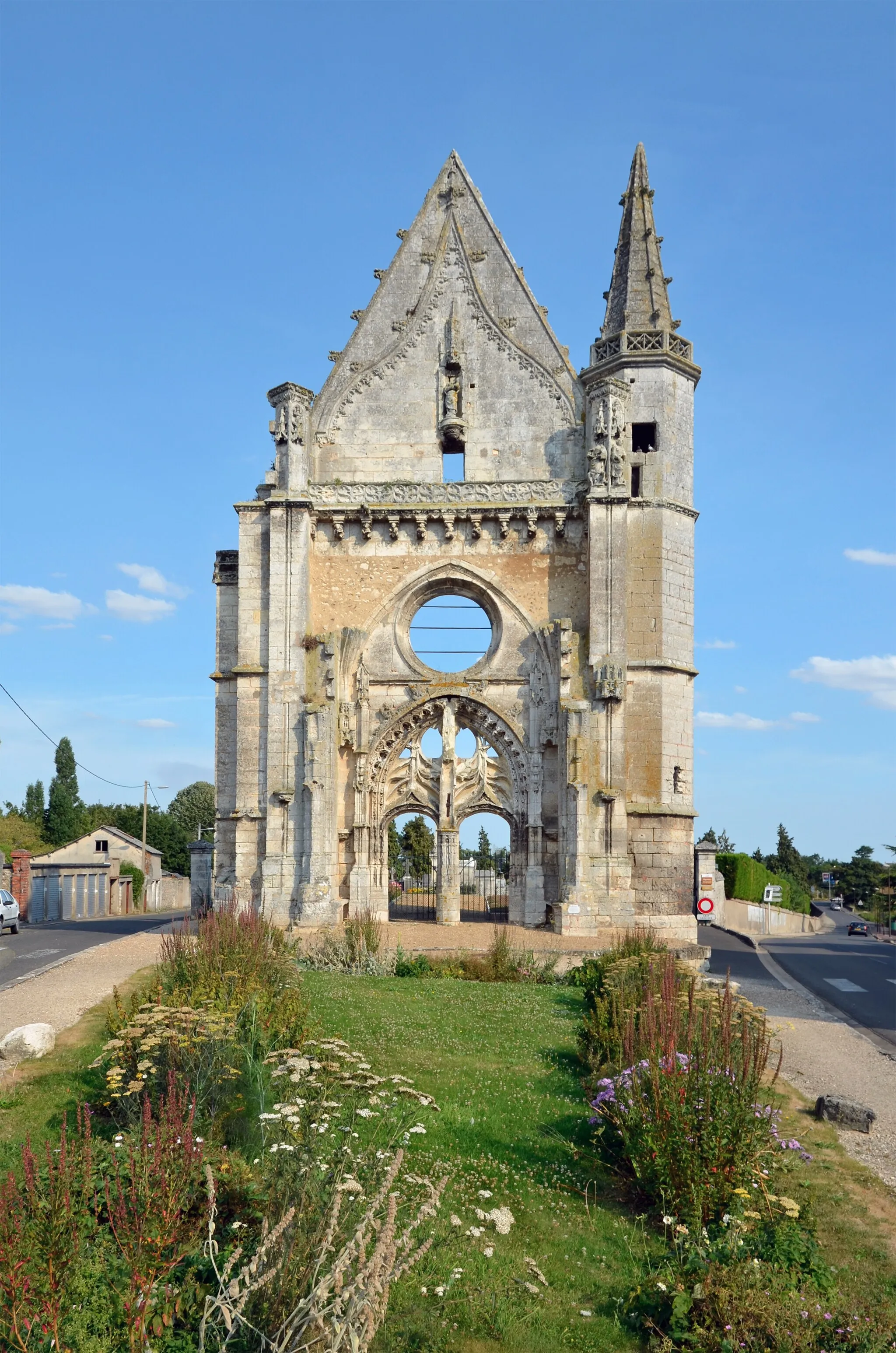 Photo showing: This building is indexed in the base Mérimée, a database of architectural heritage maintained by the French Ministry of Culture, under the reference PA00097020 .