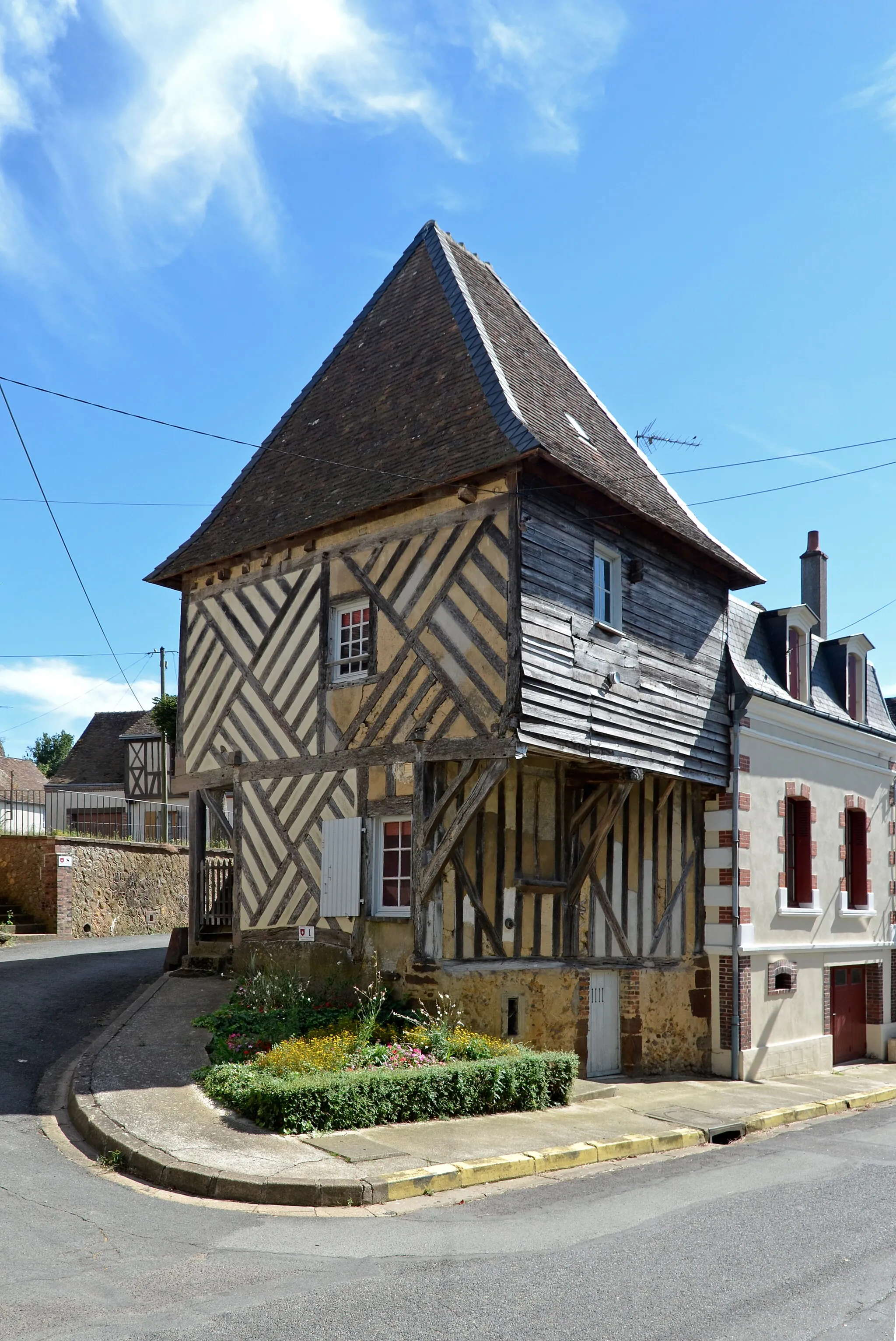 Photo showing: This building is indexed in the base Mérimée, a database of architectural heritage maintained by the French Ministry of Culture, under the reference PA00098496 .