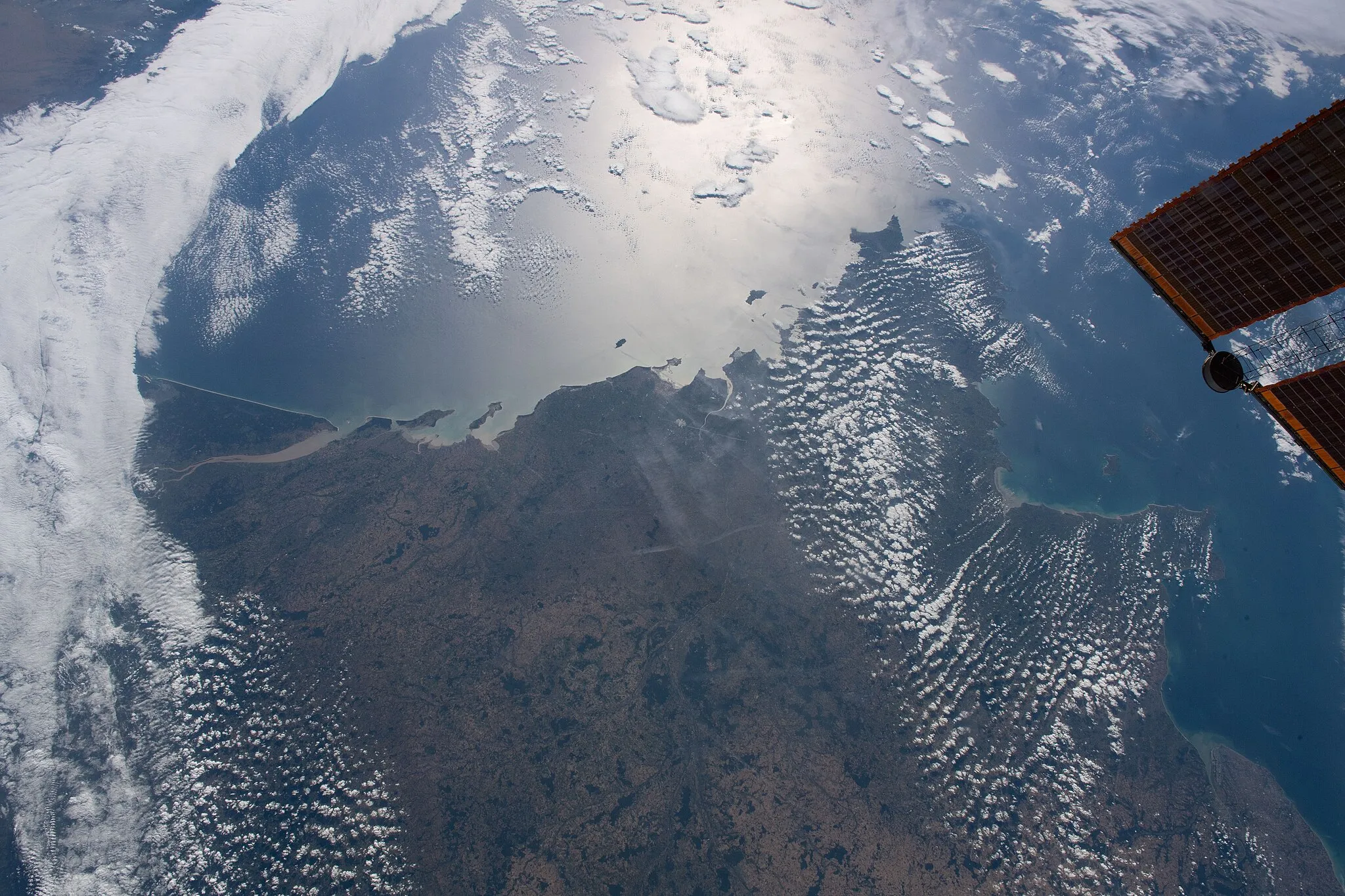 Photo showing: View of Earth taken during ISS Expedition 63.