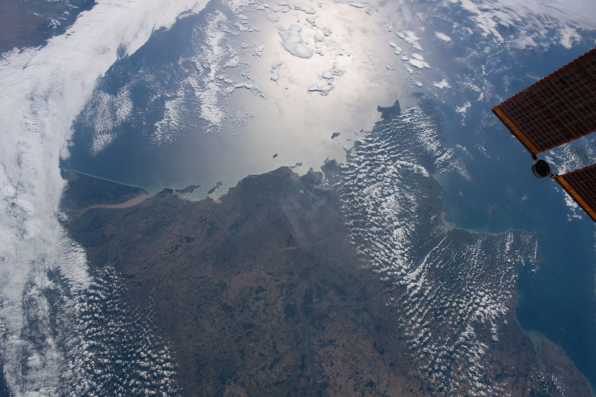 Photo showing: View of Earth taken during ISS Expedition 63.