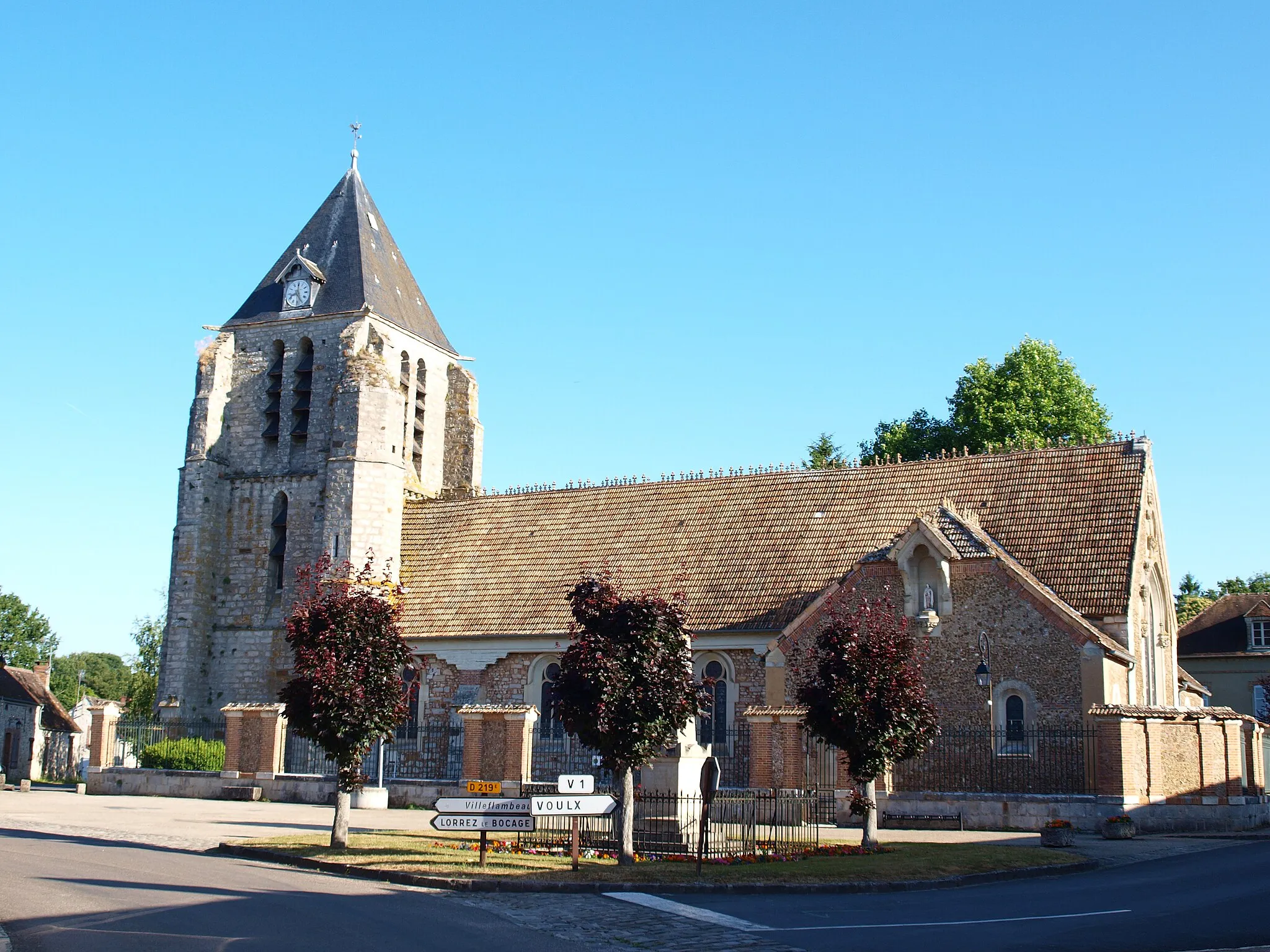 Photo showing: Église Saint-Julien de Chevry-en-Sereine (Seine-et-Marne, France)