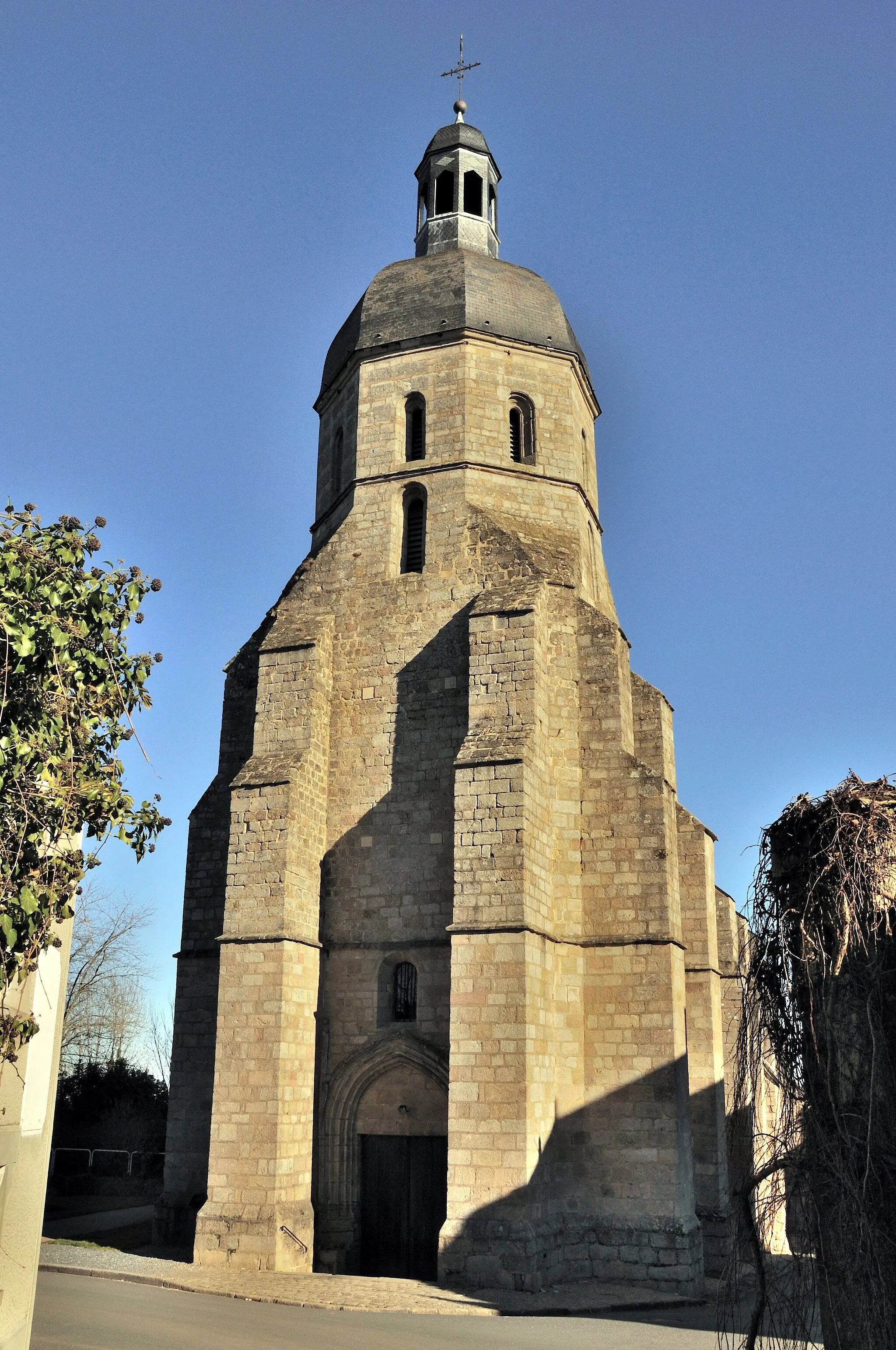 Photo showing: This building is inscrit au titre des monuments historiques de la France. It is indexed in the base Mérimée, a database of architectural heritage maintained by the French Ministry of Culture, under the reference PA00097262 .