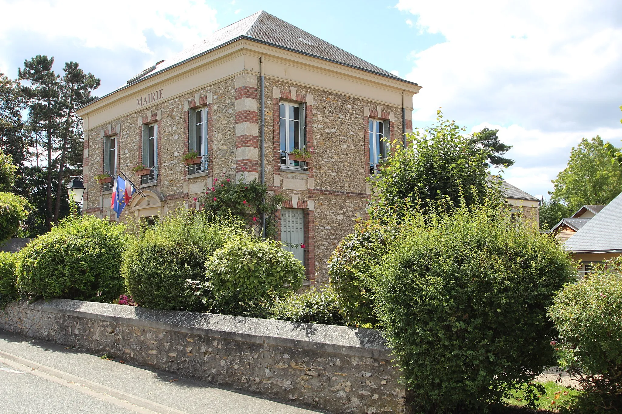 Photo showing: Town hall of Orcemont, France.