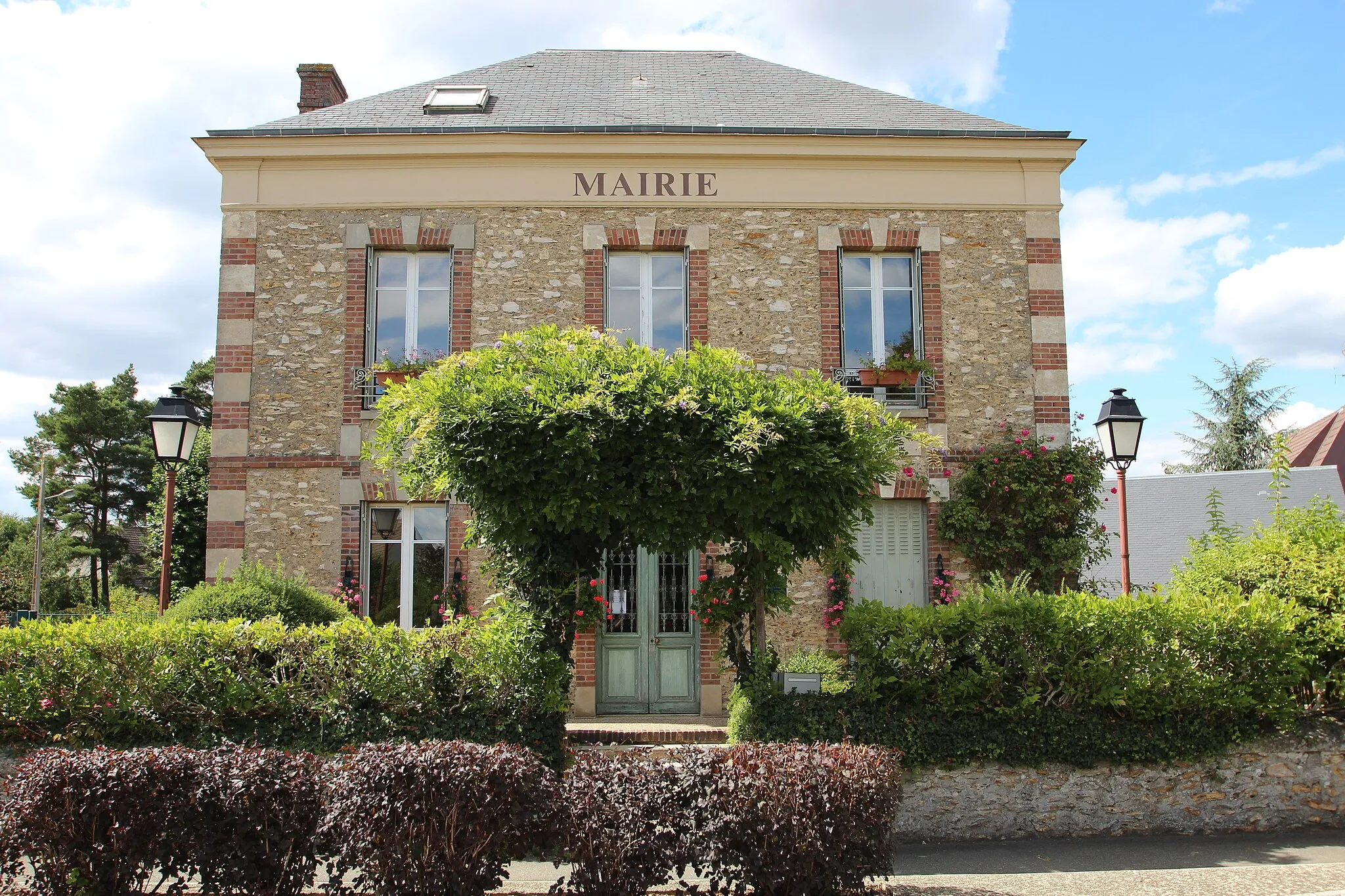 Photo showing: Town hall of Orcemont, France.