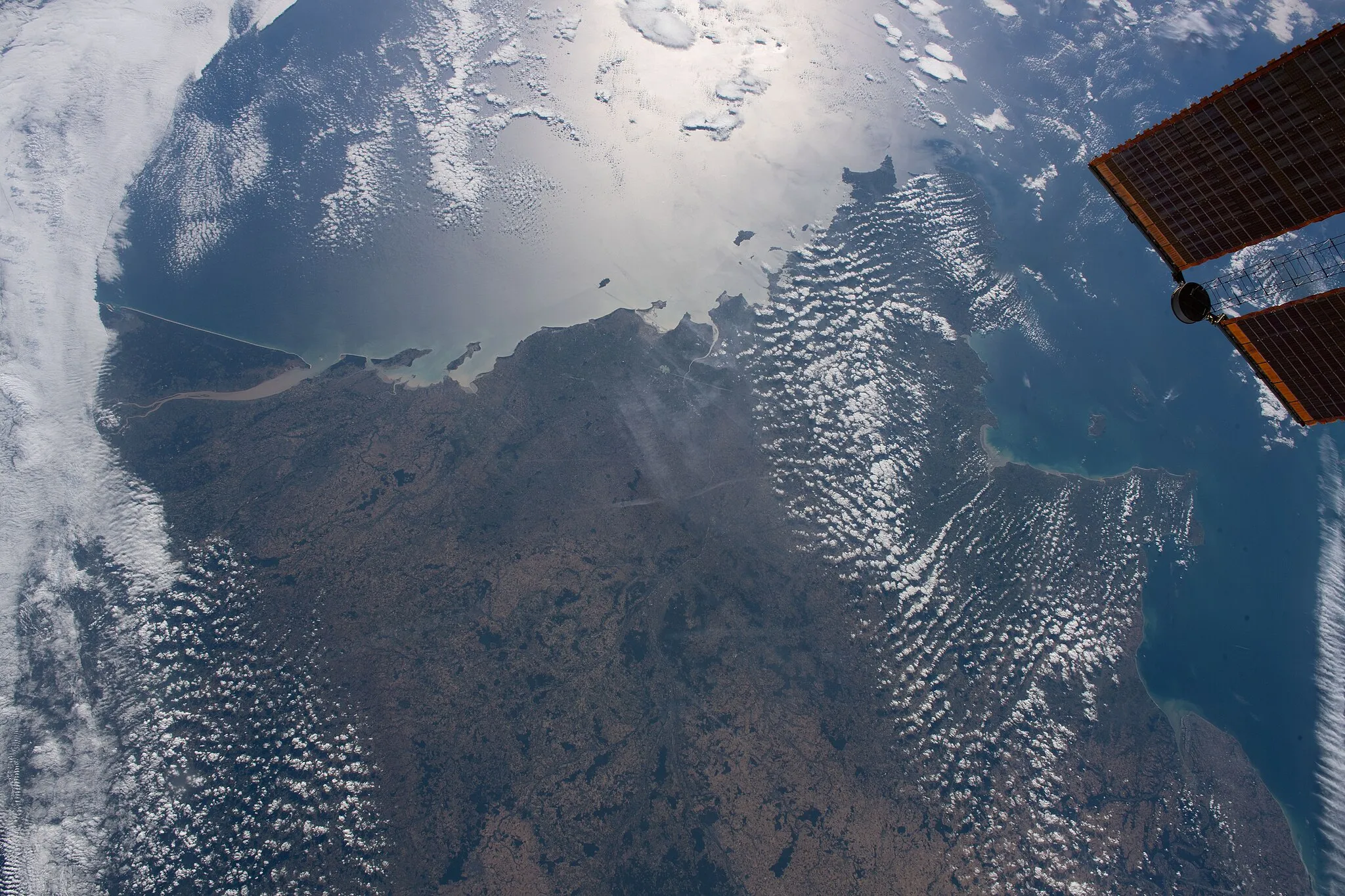 Photo showing: View of Earth taken during ISS Expedition 63.