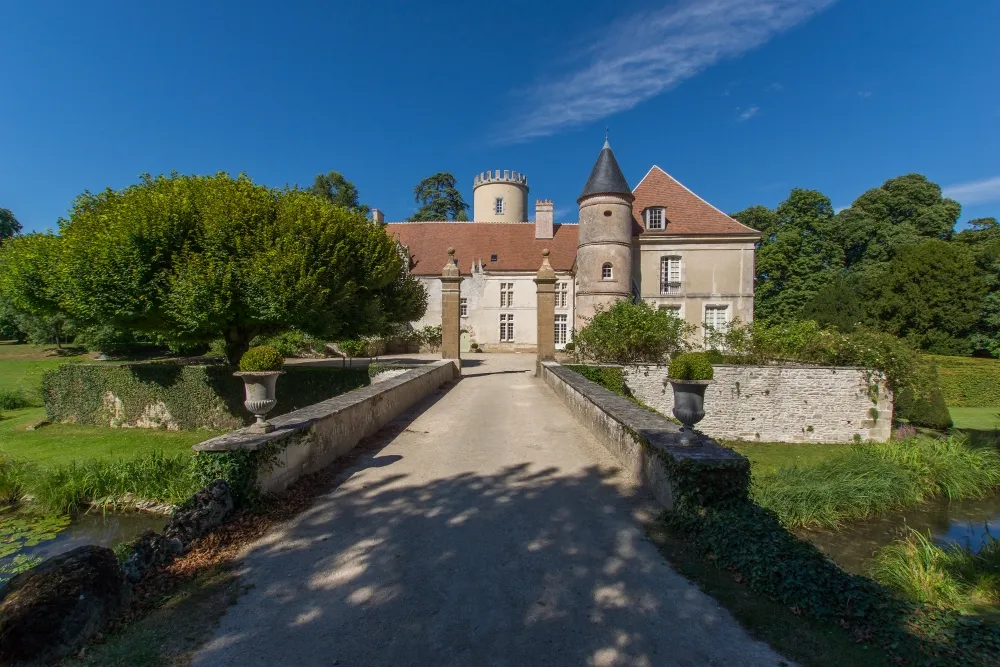 Photo showing: Le château côté cour