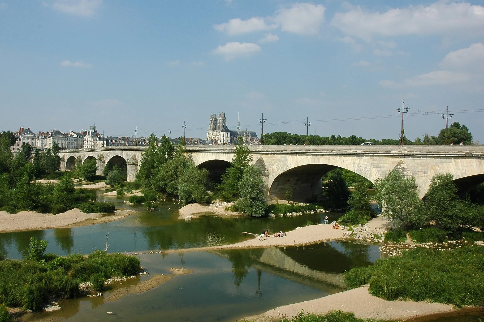 Photo showing: Pont George V and the cathedral in Orléans, Loiret, France (cropped version of picture taken by GIRAUD Patrick)