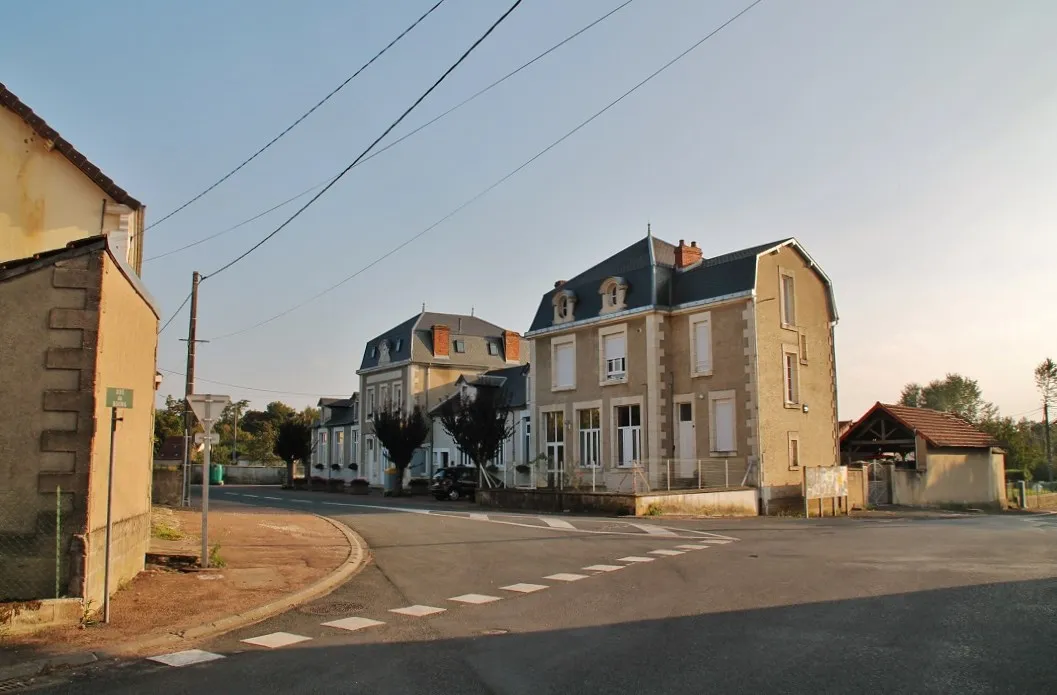 Photo showing: Le Village et sa Mairie
