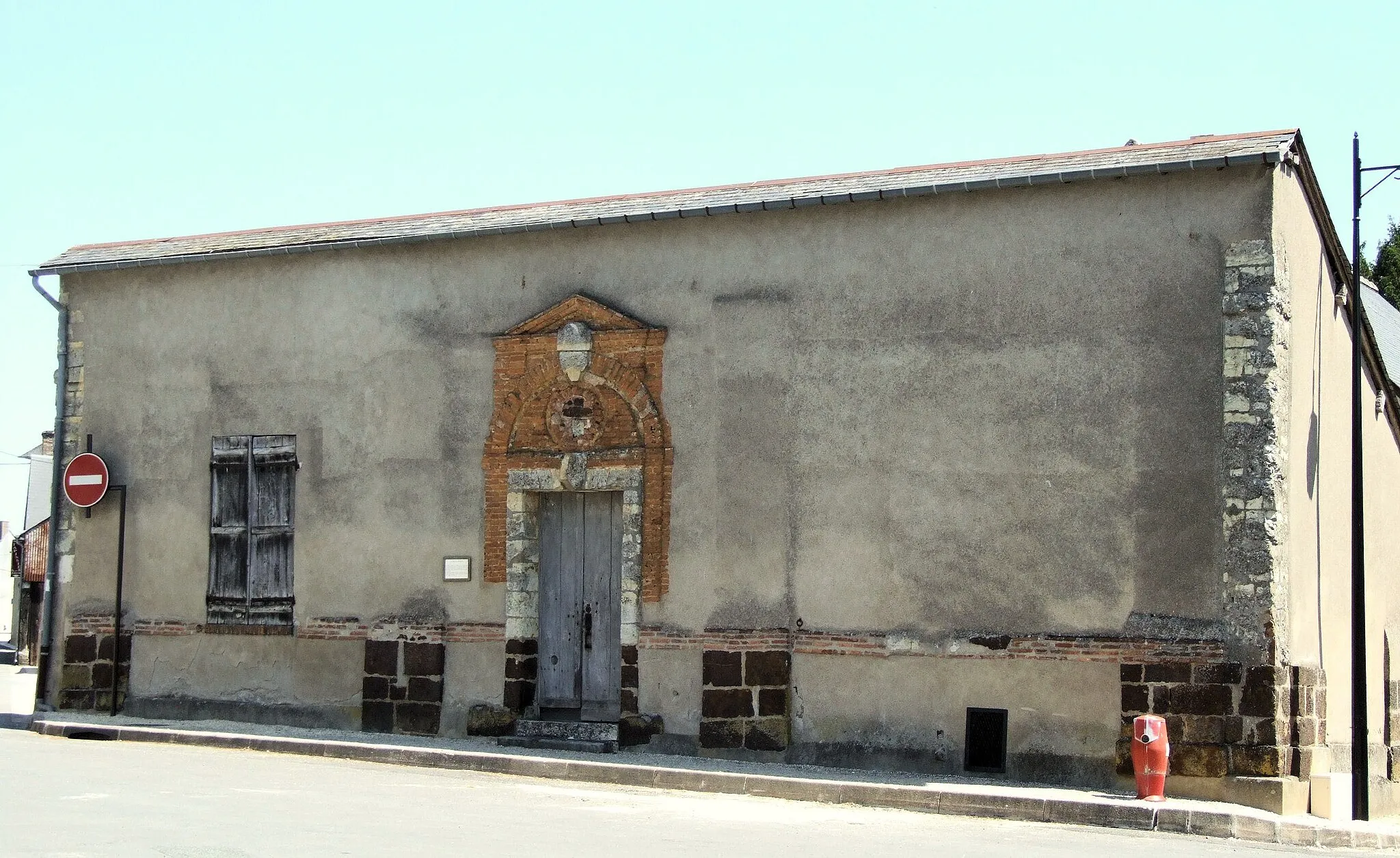 Photo showing: Henrichemont - Ancien hôtel de la Monnaie sur une des places secondaires