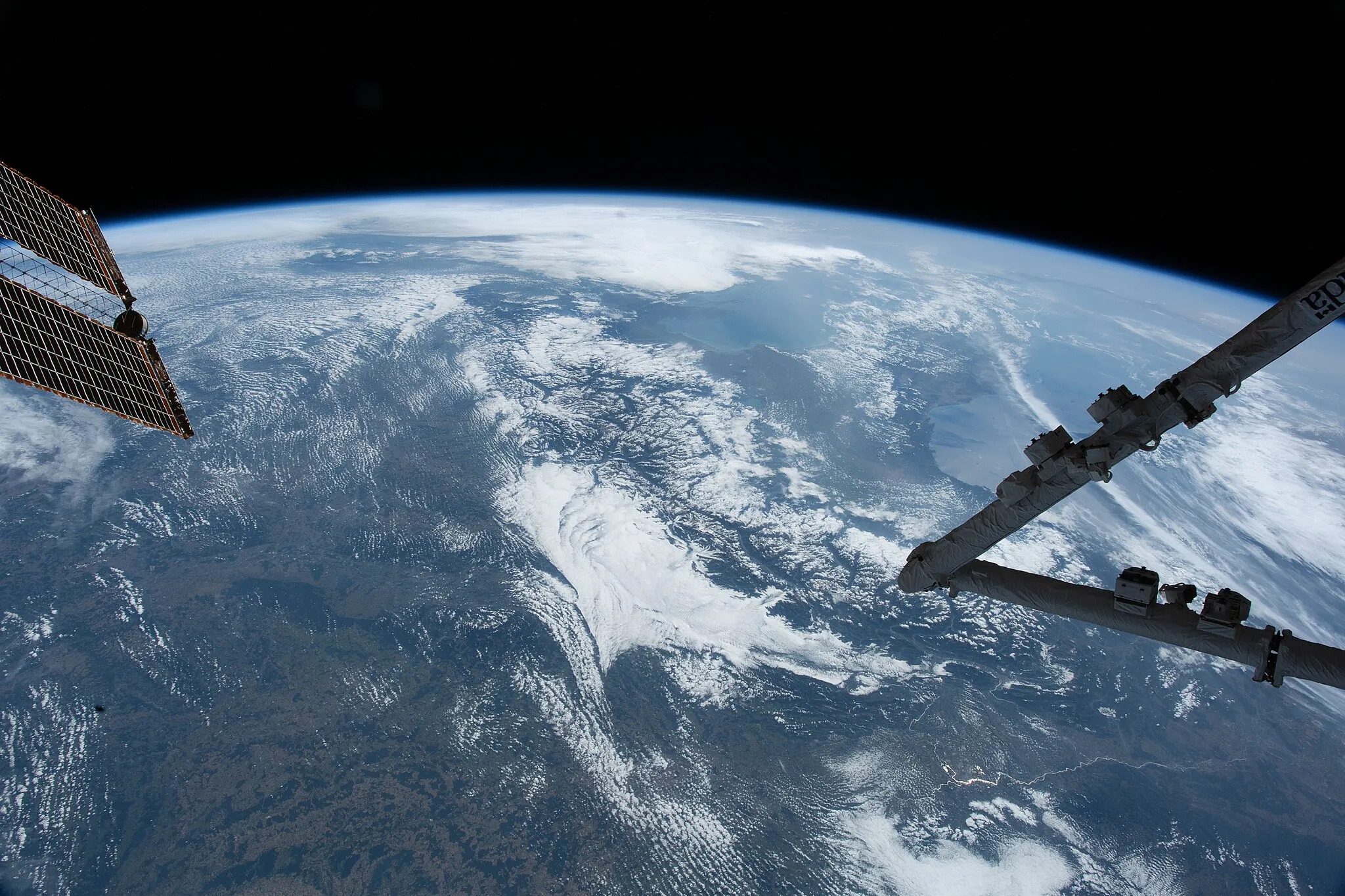 Photo showing: View of Earth taken during ISS Expedition 65.