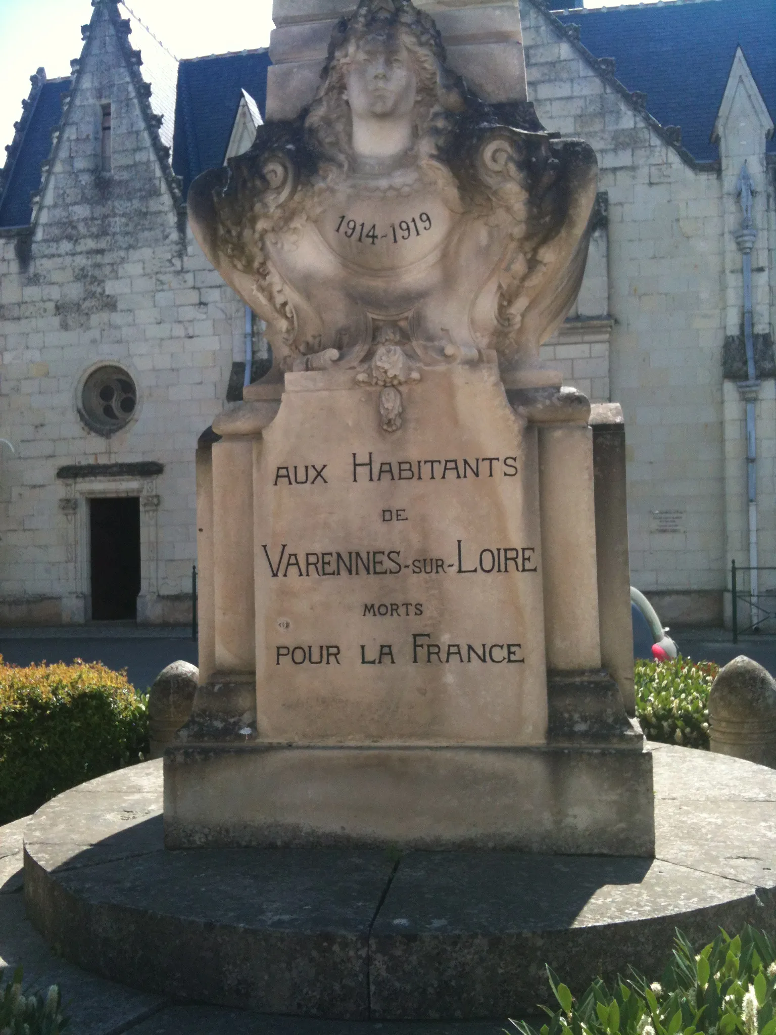 Photo showing: Monument aux morts de Varennes-sur-Loire