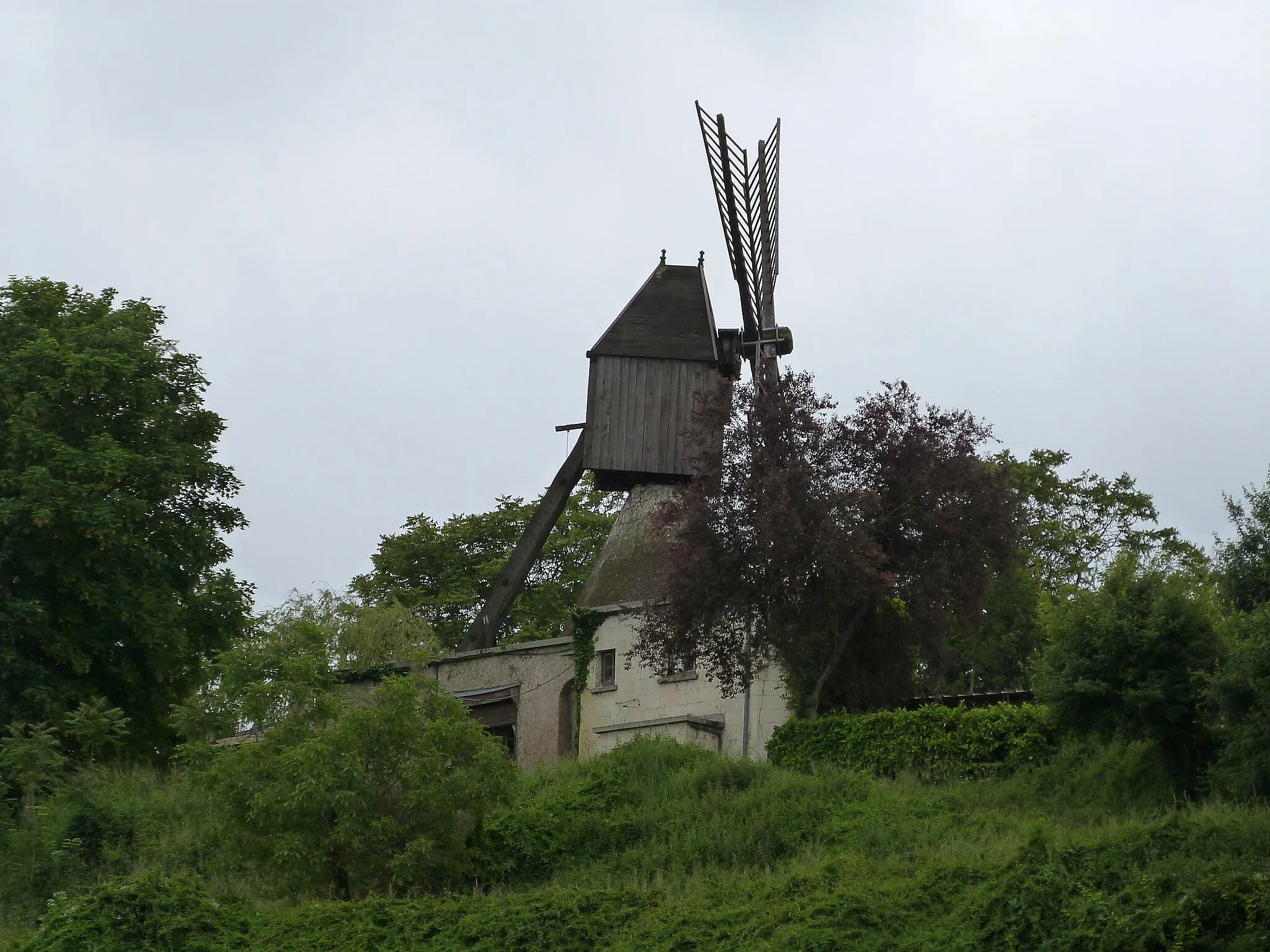 Photo showing: This building is indexed in the base Mérimée, a database of architectural heritage maintained by the French Ministry of Culture, under the reference PA00109388 .