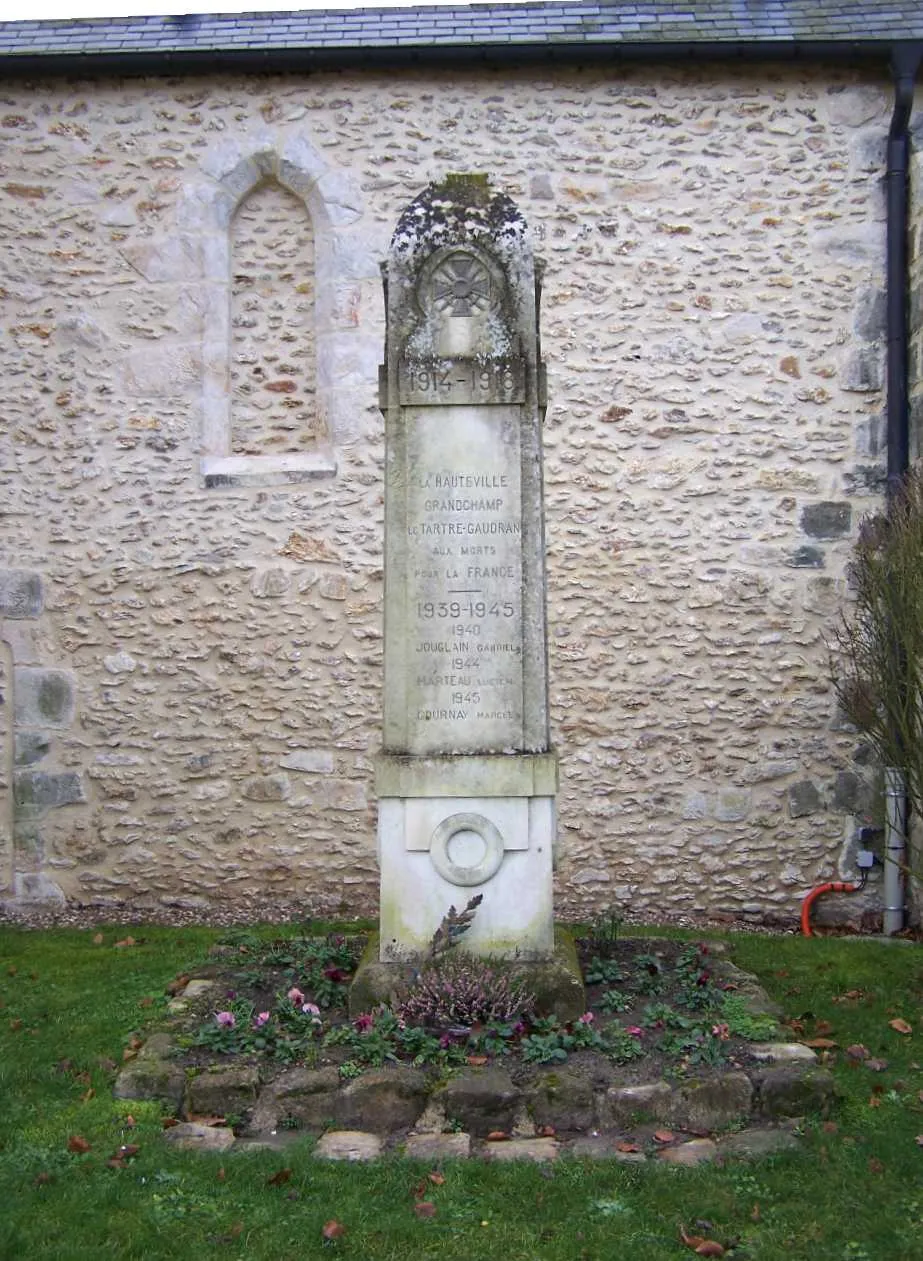 Photo showing: War memorial in La Hauteville (Yvelines, France)