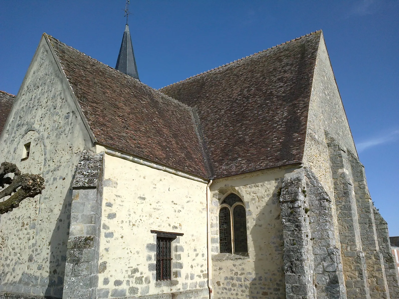Photo showing: Yvelines Hermeray Eglise Saint-Germain Cote Sud Chevet 15042015