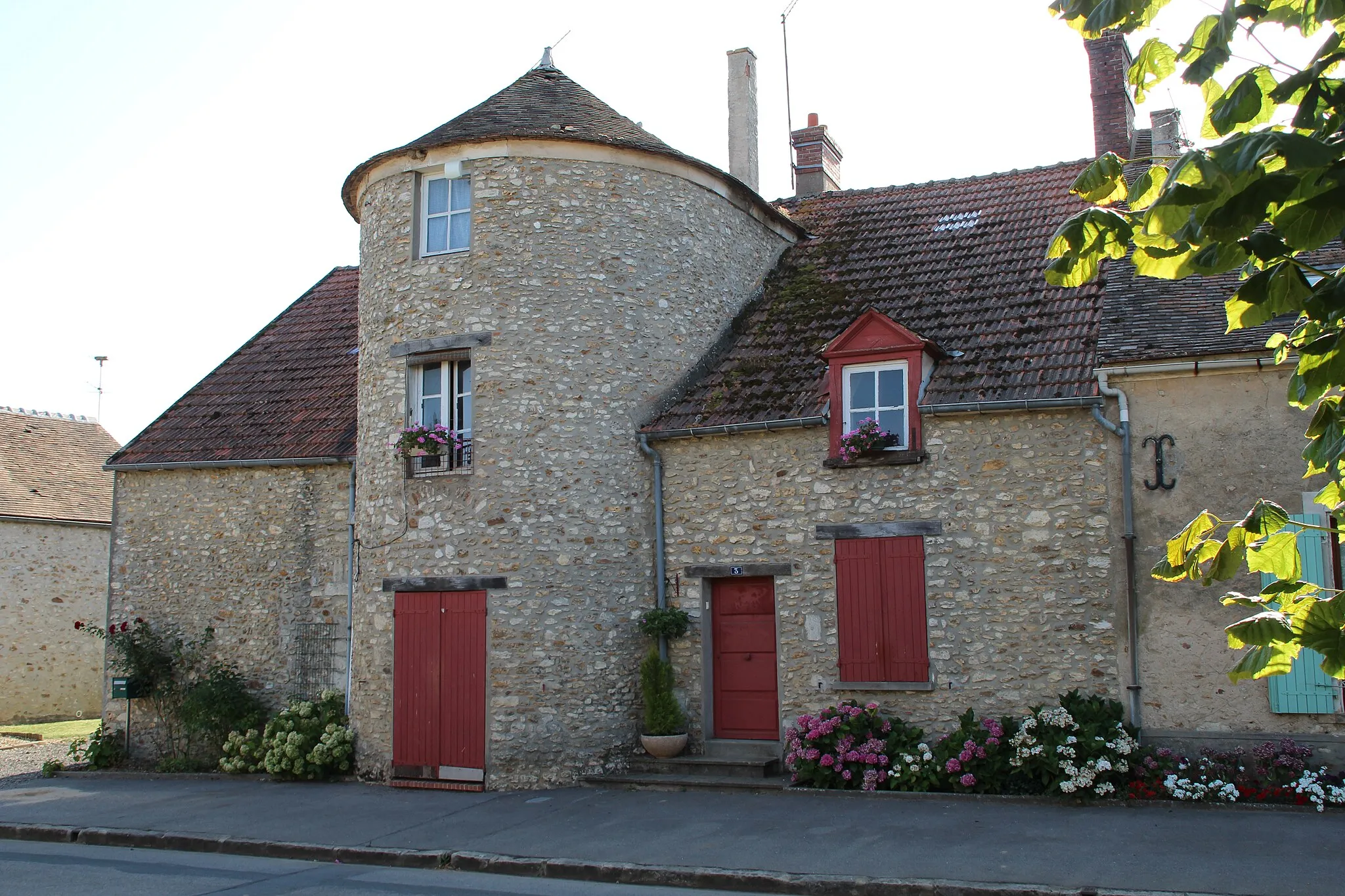 Photo showing: Orsonville, France.