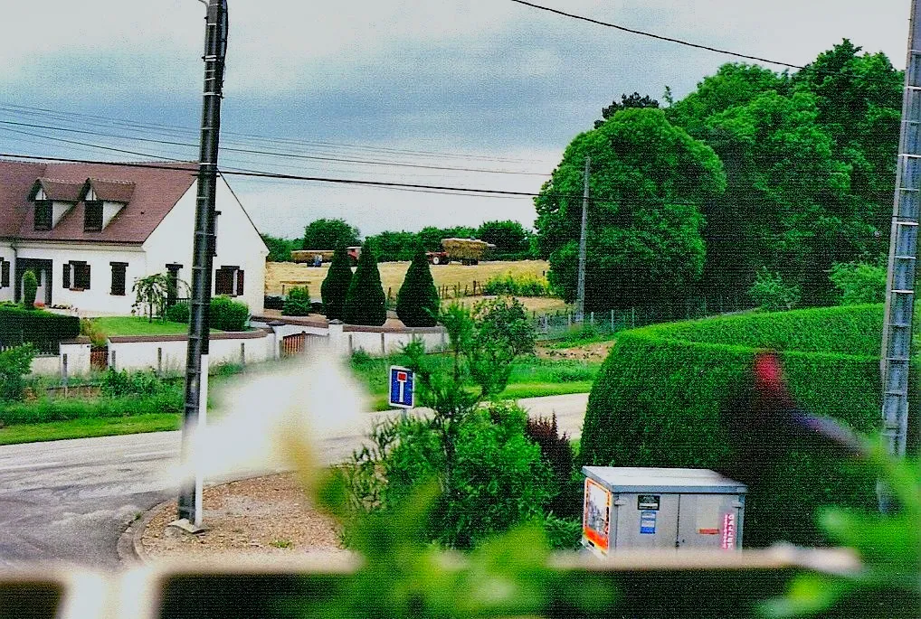 Photo showing: Authon du Perche, France, champ, Avenue Pierre et Marie Curie, 1993