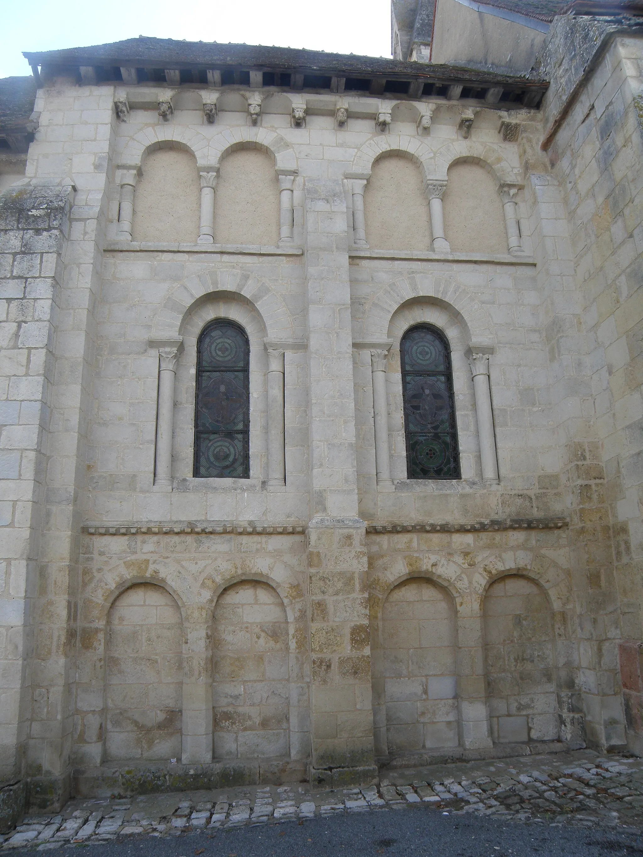 Photo showing: Église Saint-Éloi extérieur nord: arcades lombardes