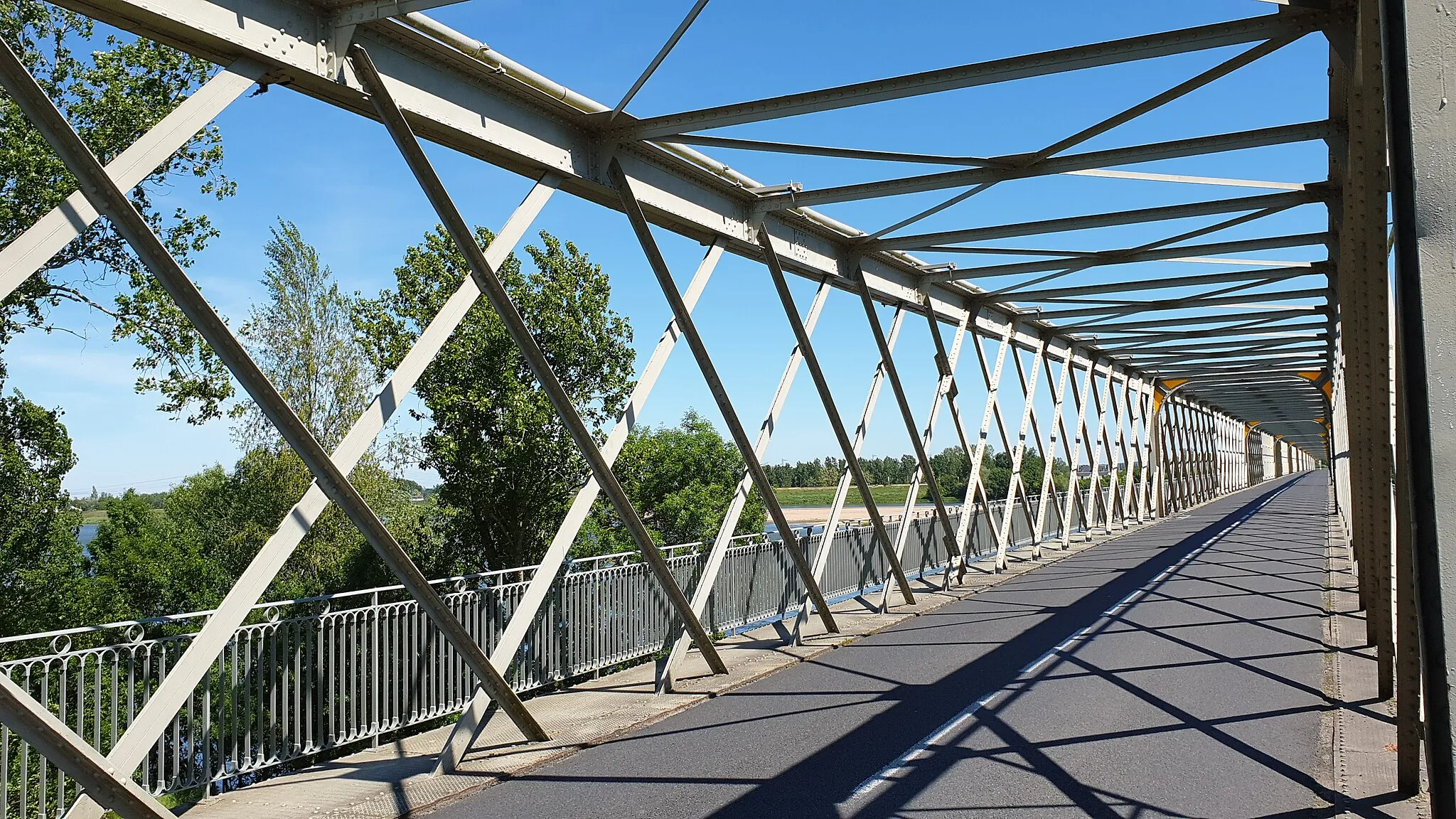 Photo showing: Pont de Varennes-Montsoreau - vue en enfilade