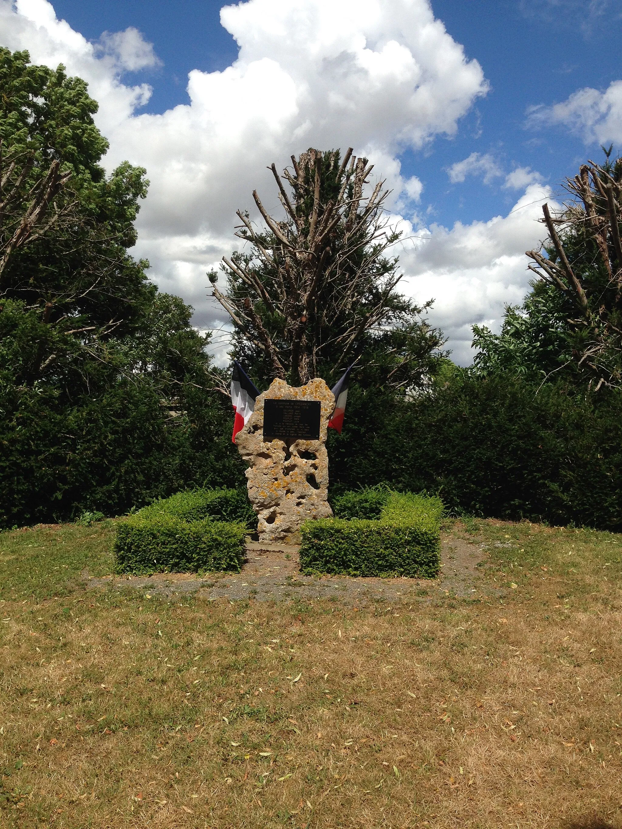 Photo showing: Monument aux Morts Crézançay-sur-Cher