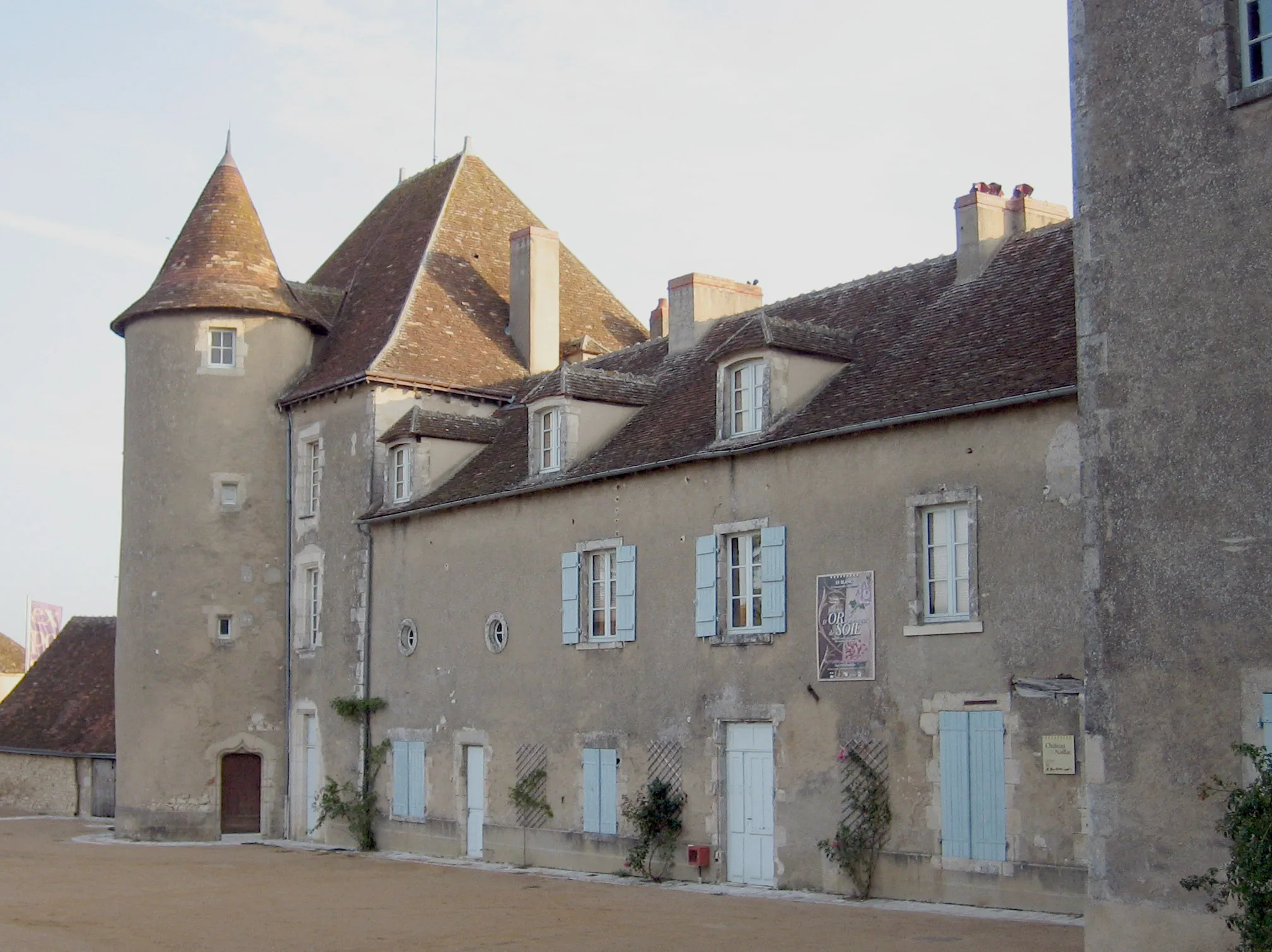 Photo showing: This is a picture taken by me of Naillac castle in Le Blanc, Indre, France. The two square dungeons are from XII-XIII century. It is now a museum.