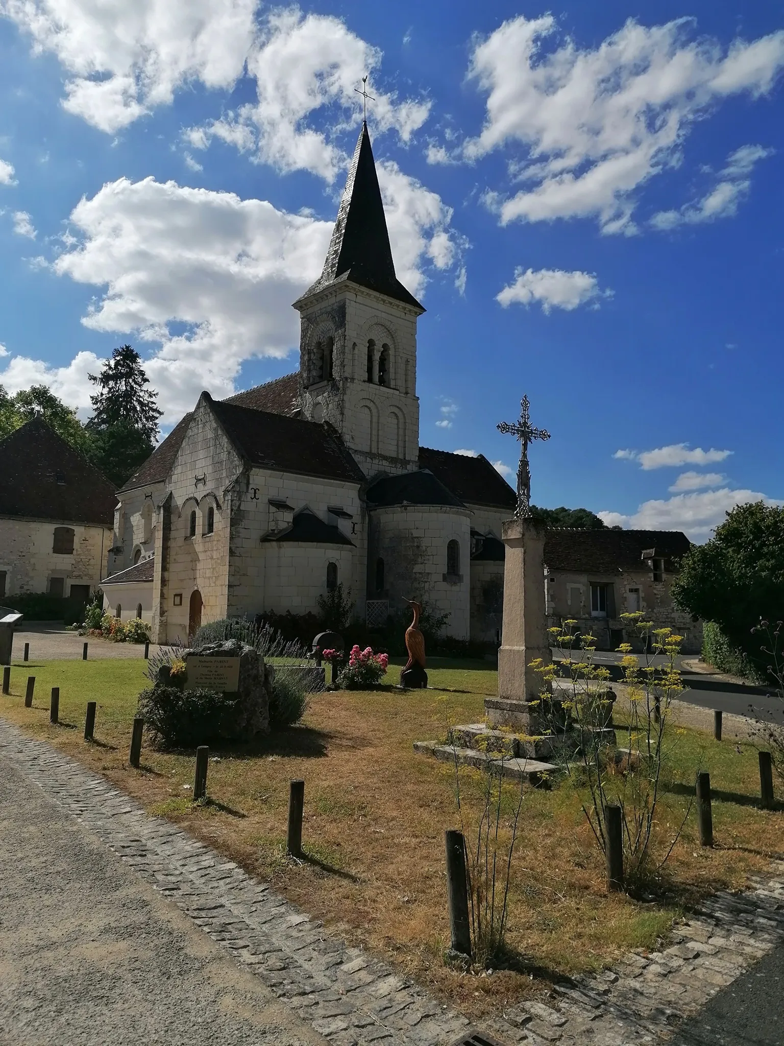 Photo showing: L'église Saint-Hilaire au centre du village