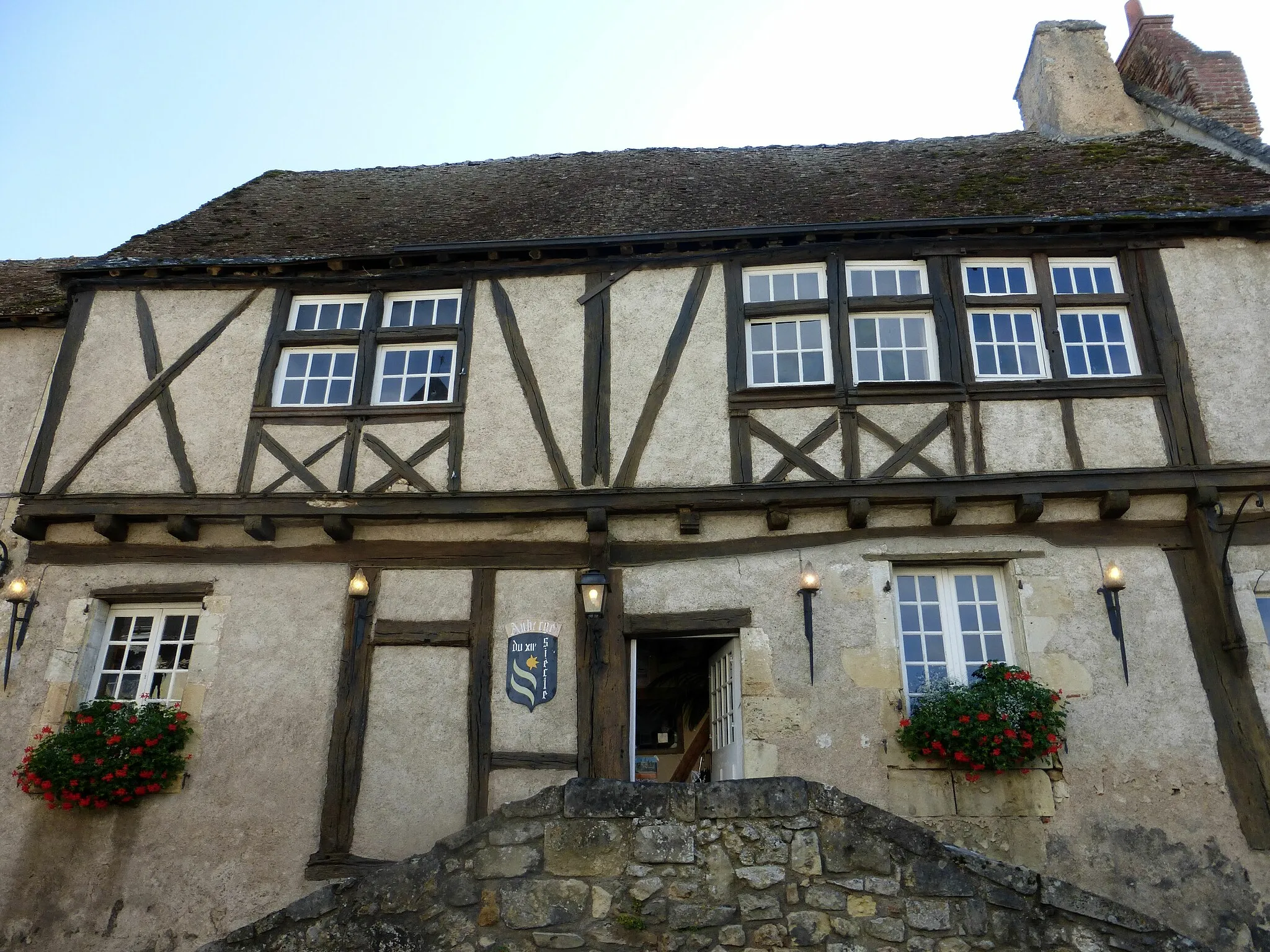 Photo showing: This building is indexed in the base Mérimée, a database of architectural heritage maintained by the French Ministry of Culture, under the reference PA00098054 .