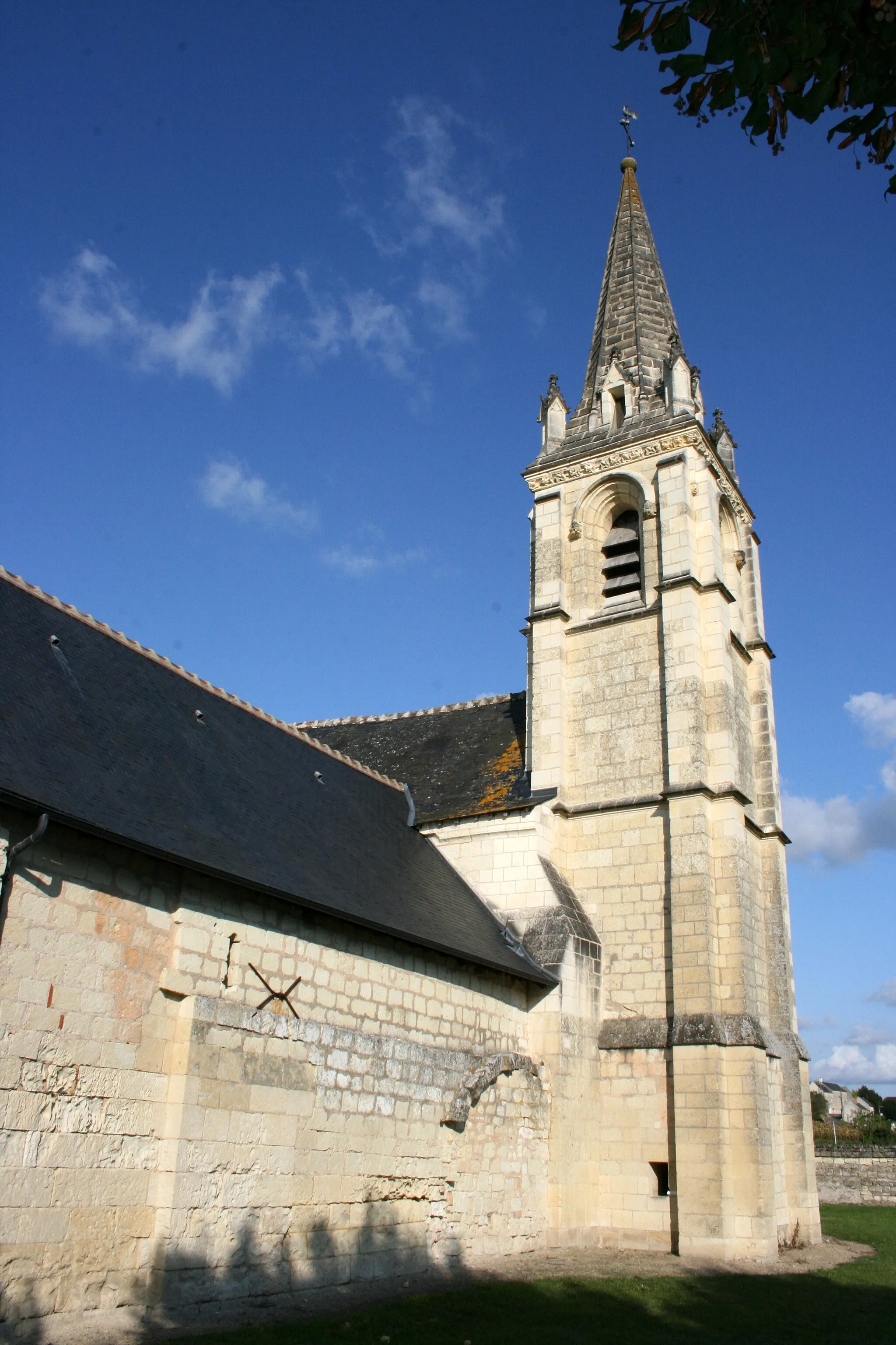 Photo showing: Église paroissiale Saint-Martin de La Roche-Clermault