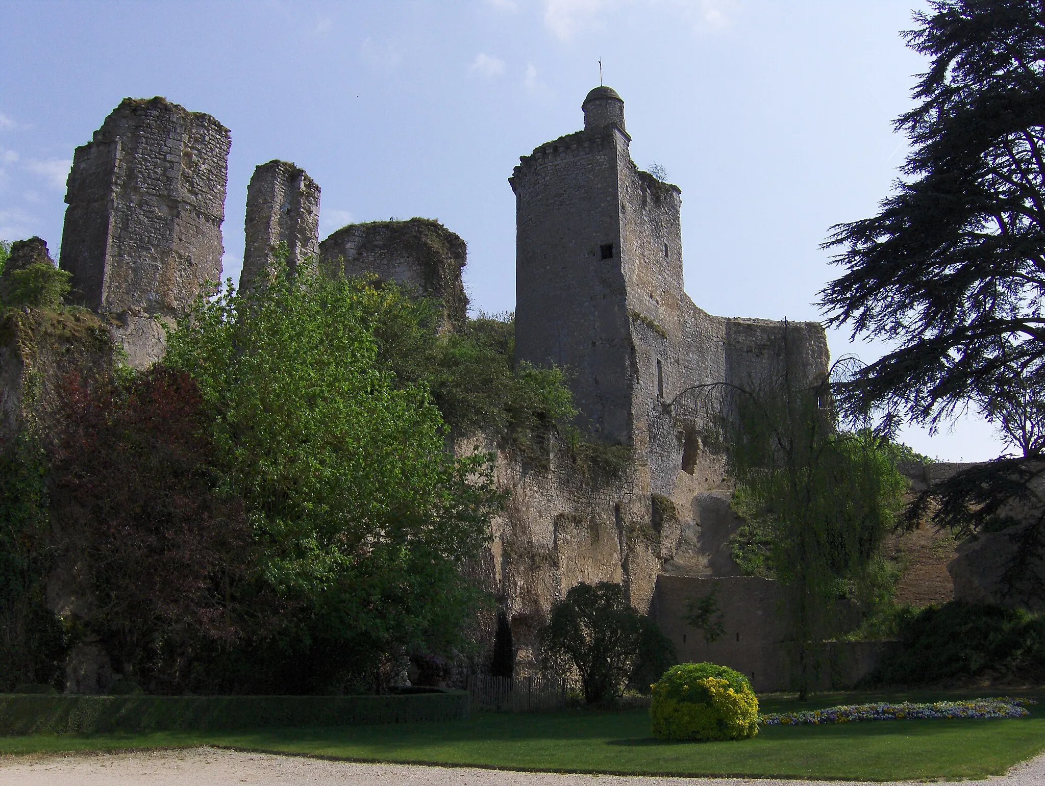 Photo showing: Unlike the other chateaux we saw, Vendome's was a complete ruin.