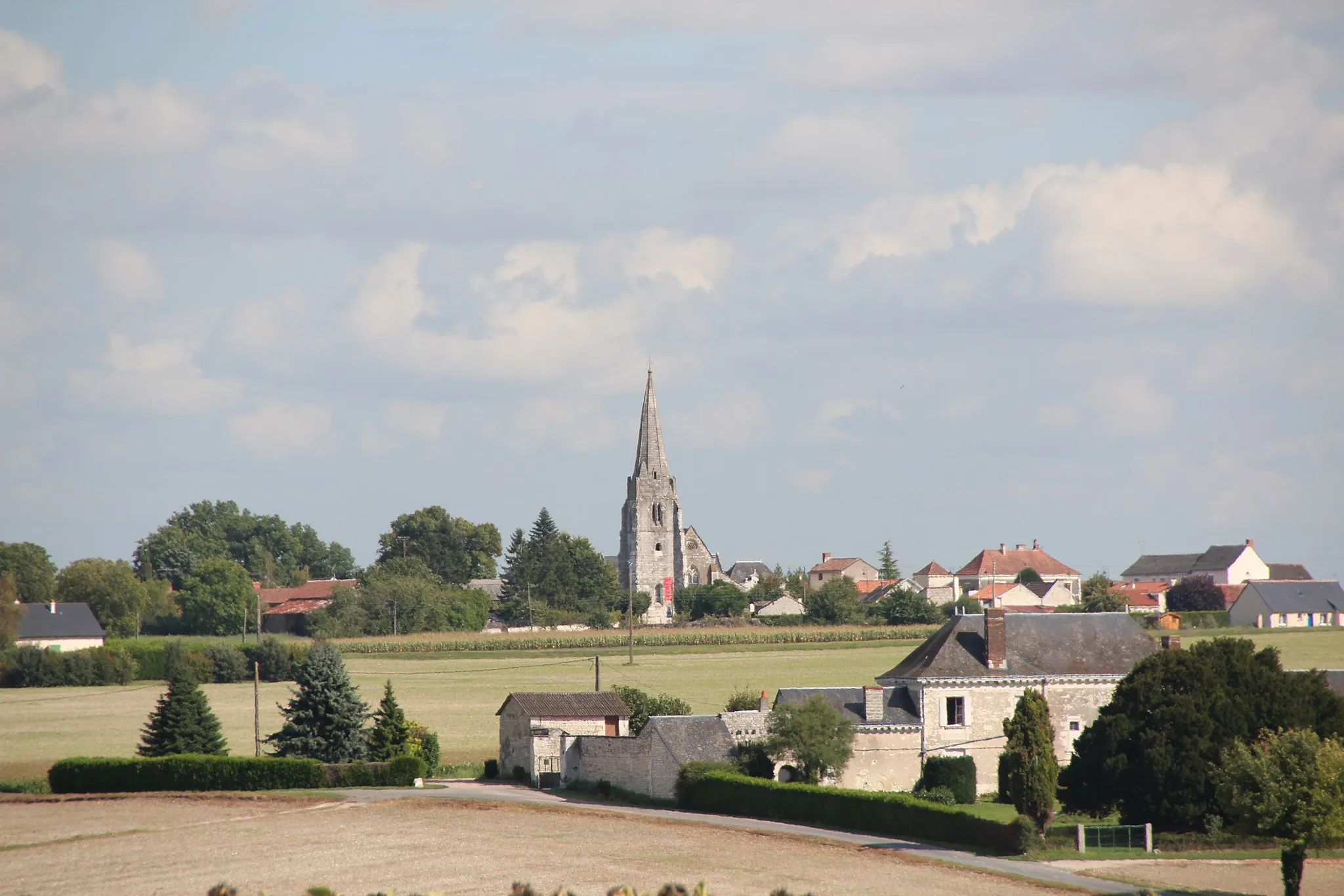 Photo showing: Village de Lémeré (37) et son église dédiée à Saint-Hilaire.