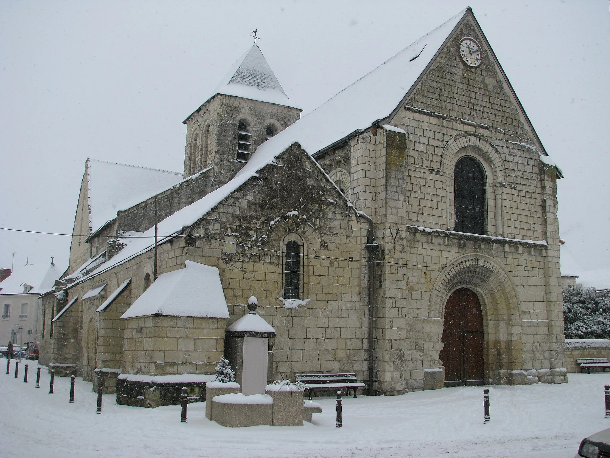 Photo showing: L'Ile-Bouchard - Eglise Saint-Gilles sous la neige