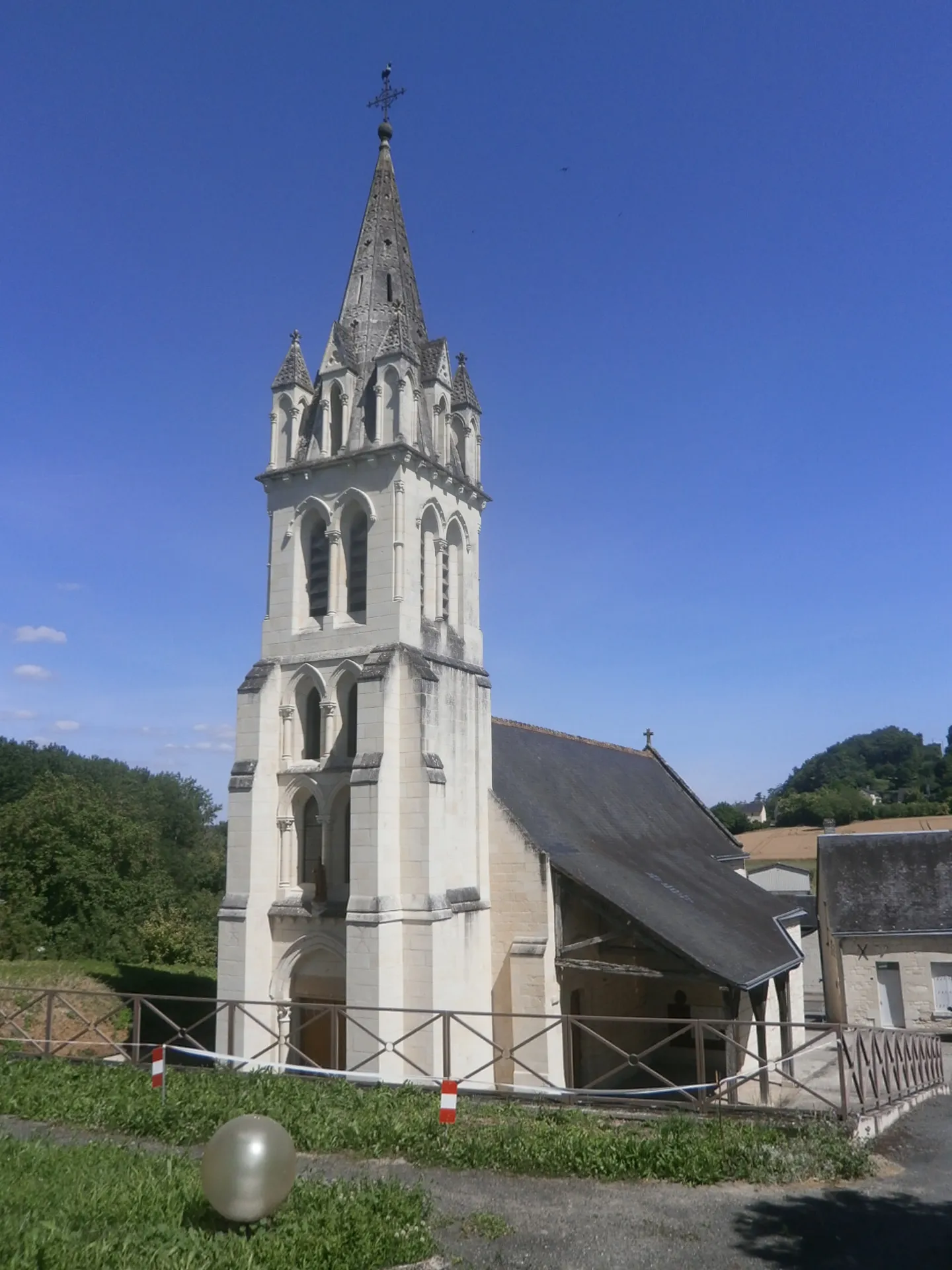 Photo showing: L'église de Thizay