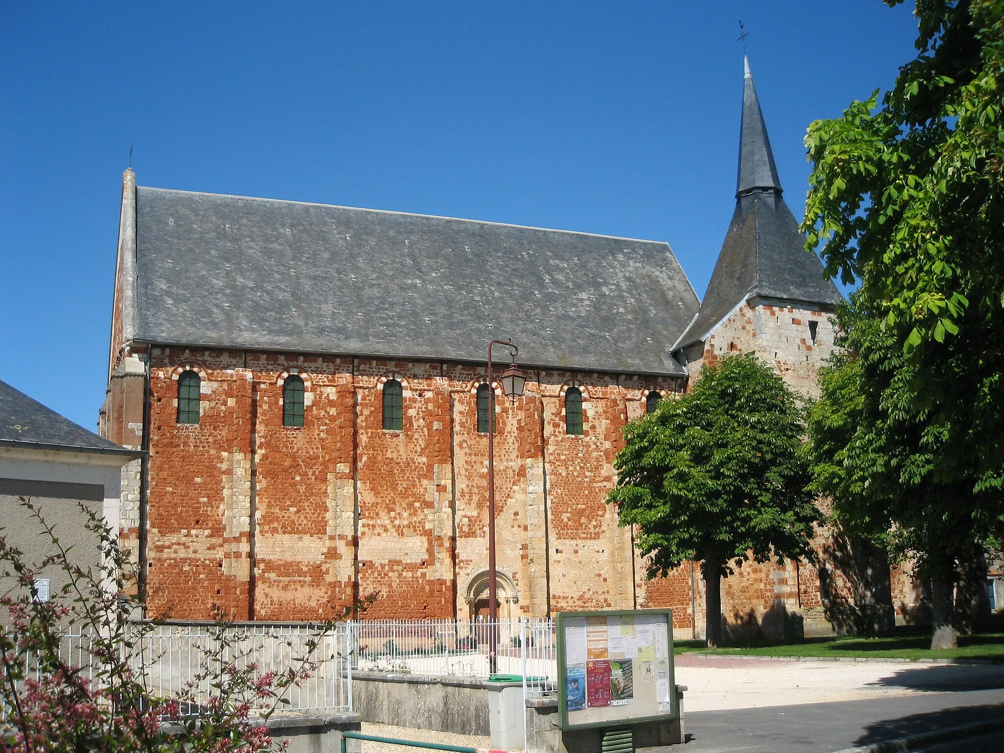 Photo showing: Eglise saint Michel, XIIe, fin du XVe ou début XVIe et XIXe, Chârost.