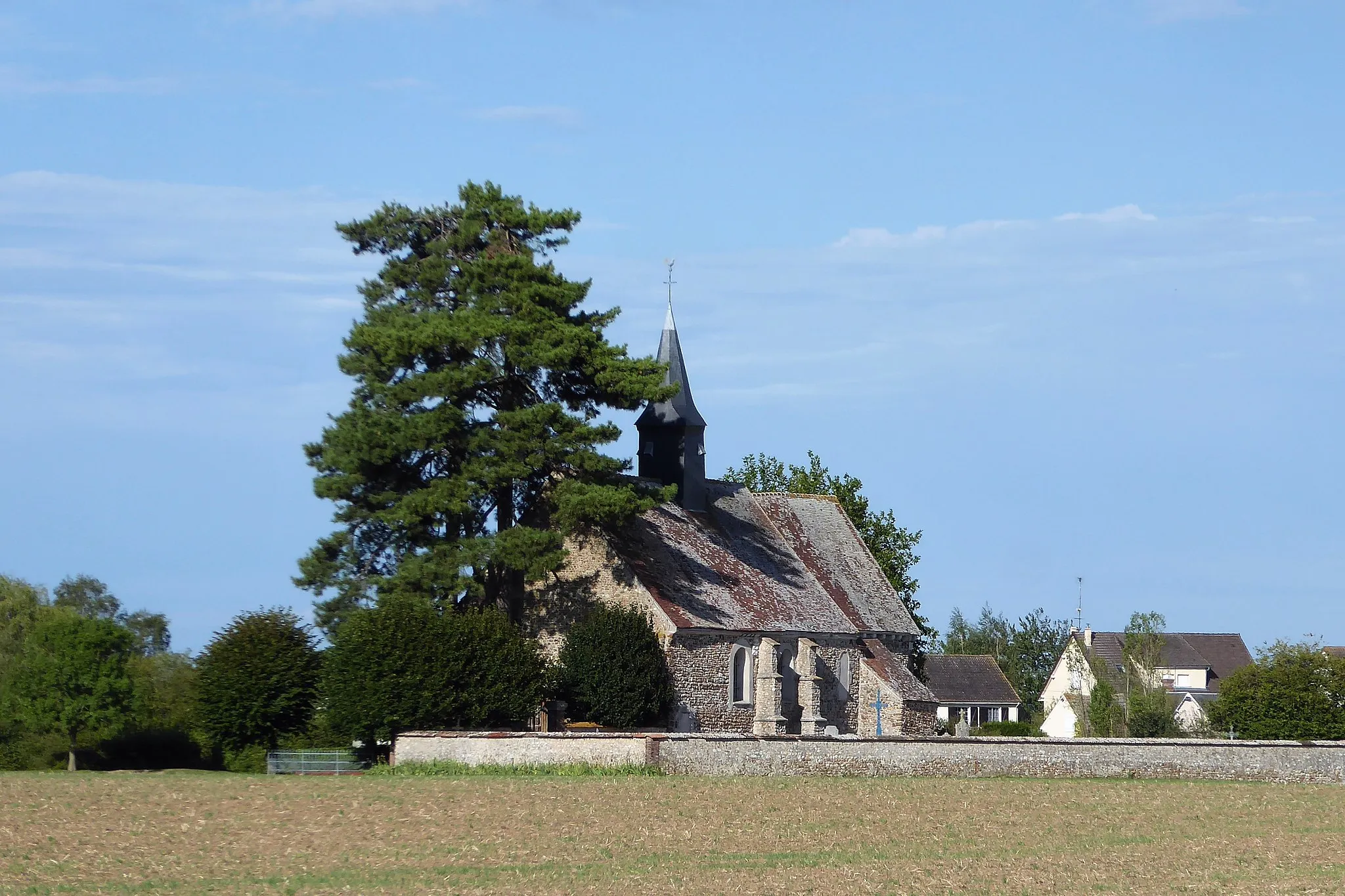 Photo showing: église Saint-Just-et-Sainte-Anne, Fresnay-le-Gilmert, Eure-et-Loir, France.