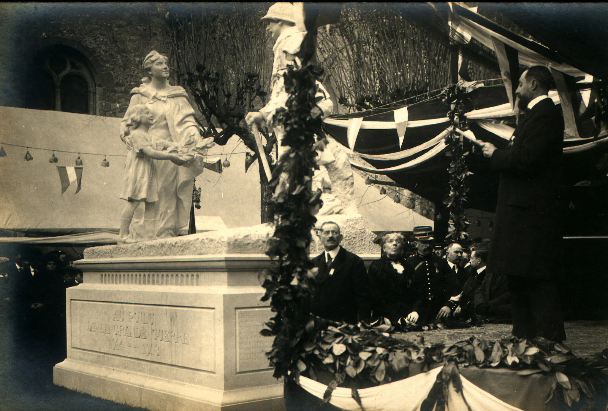 Photo showing: Georges Delpérier inauguration Neuillé-Pont-Pierre Au Poilu de la Grande Guerre 1914-1918