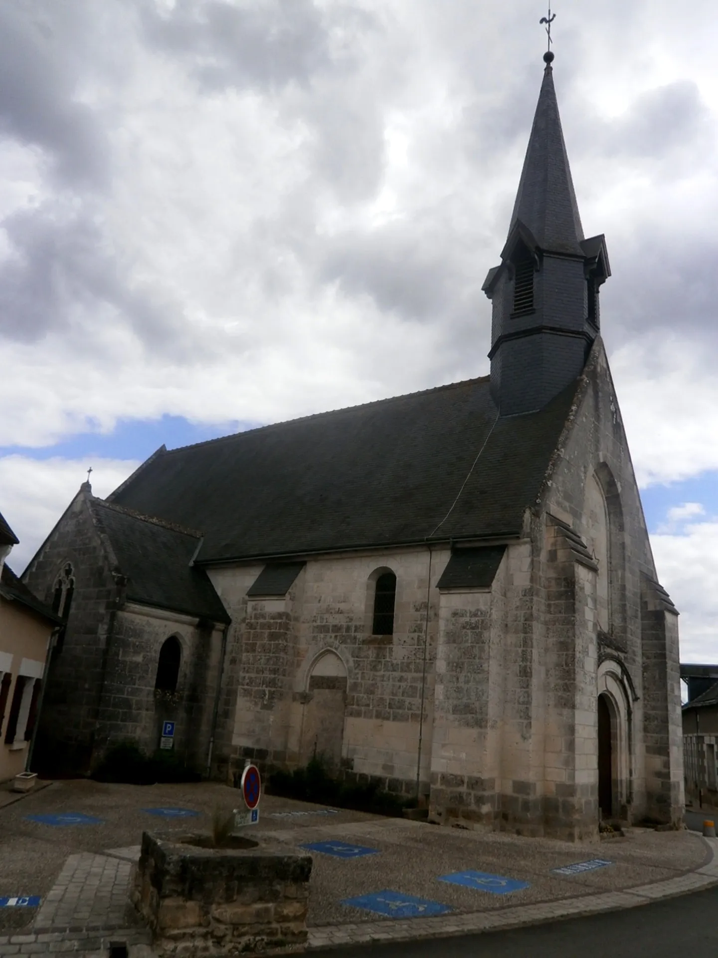 Photo showing: L'église de Saint-Senoch.