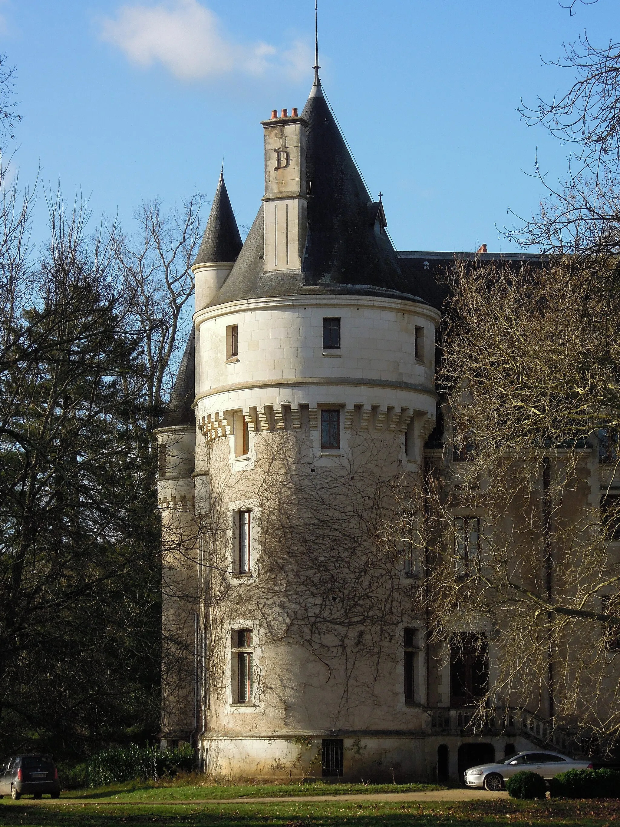 Photo showing: La Chaise-Saint-Eloi Castle at Mosnay, Indre, France.