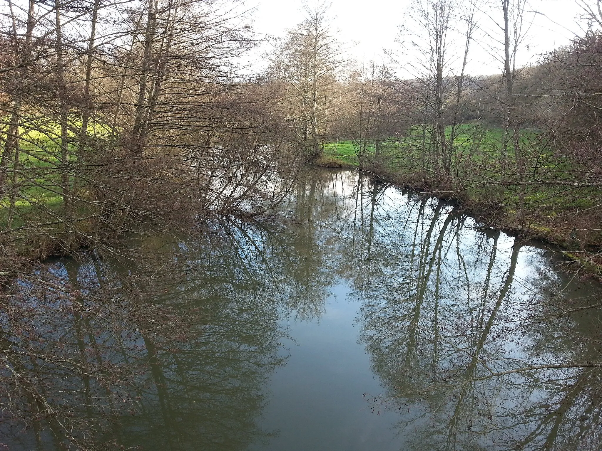 Photo showing: La rivière Bouzanne, en direction de Tendu, au Pont-Chrétien-Chabenet (36).