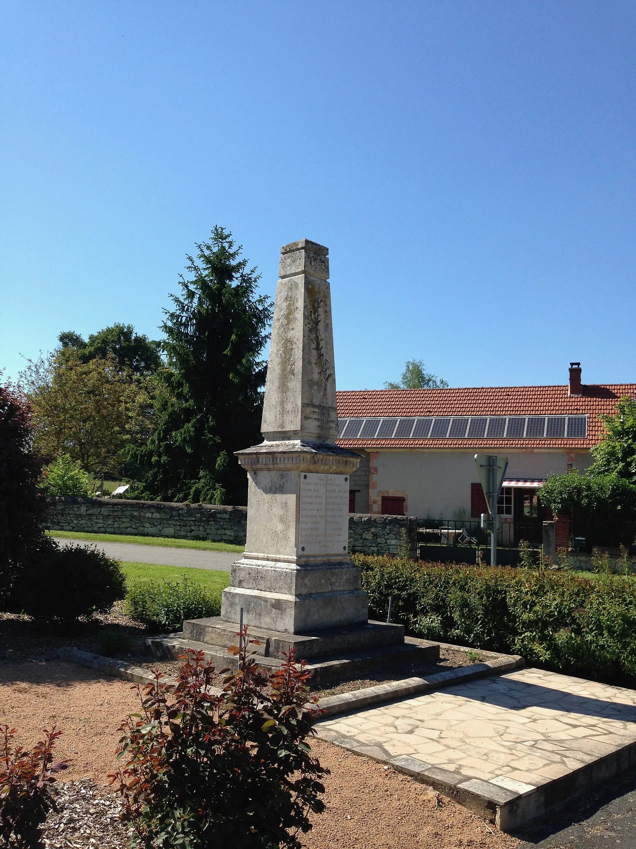 Photo showing: Faverdines - Monument aux morts