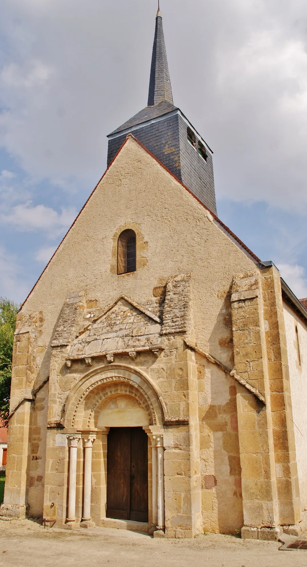 Photo showing: Église Notre-Dame de Garigny (18).