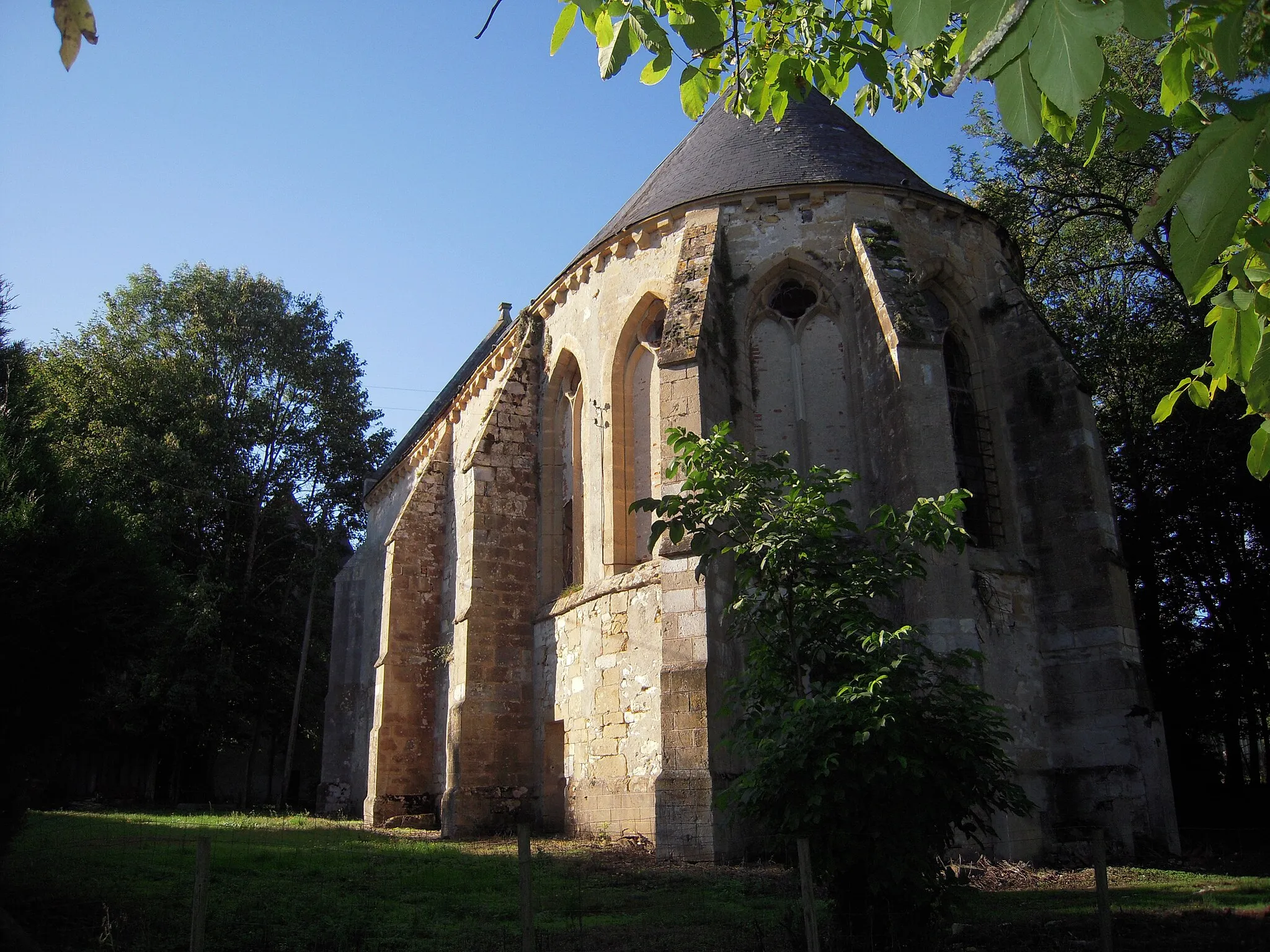 Photo showing: Chapelle templière, commanderie de Jussy, lieu-dit Les Bordes, Jussy-le-Chaudrier, Cher, France