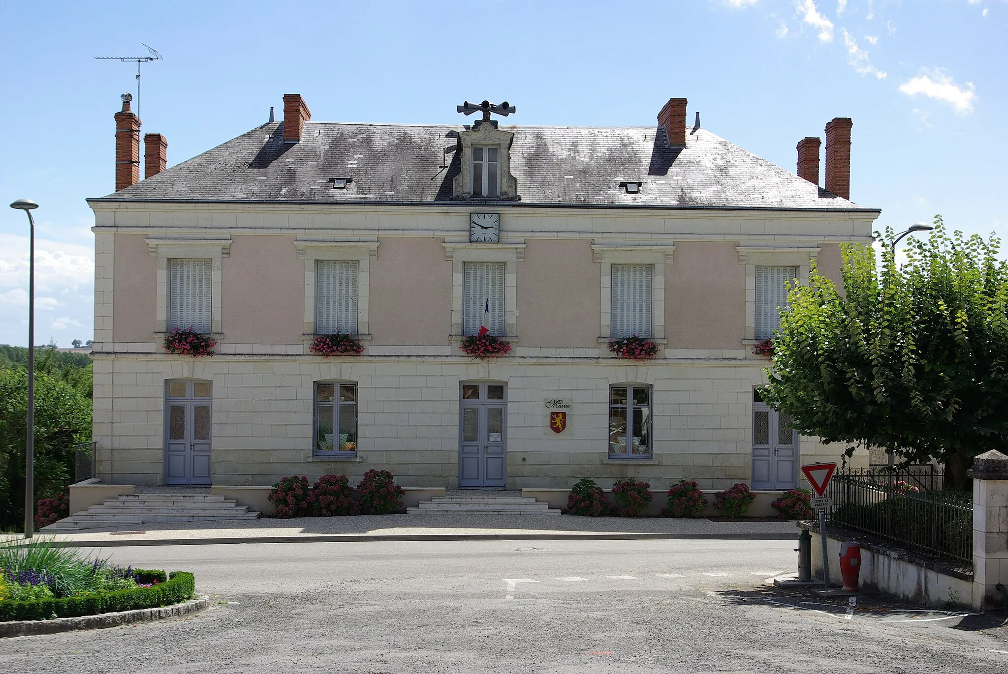 Photo showing: Mairie de Palluau-sur-Indre.