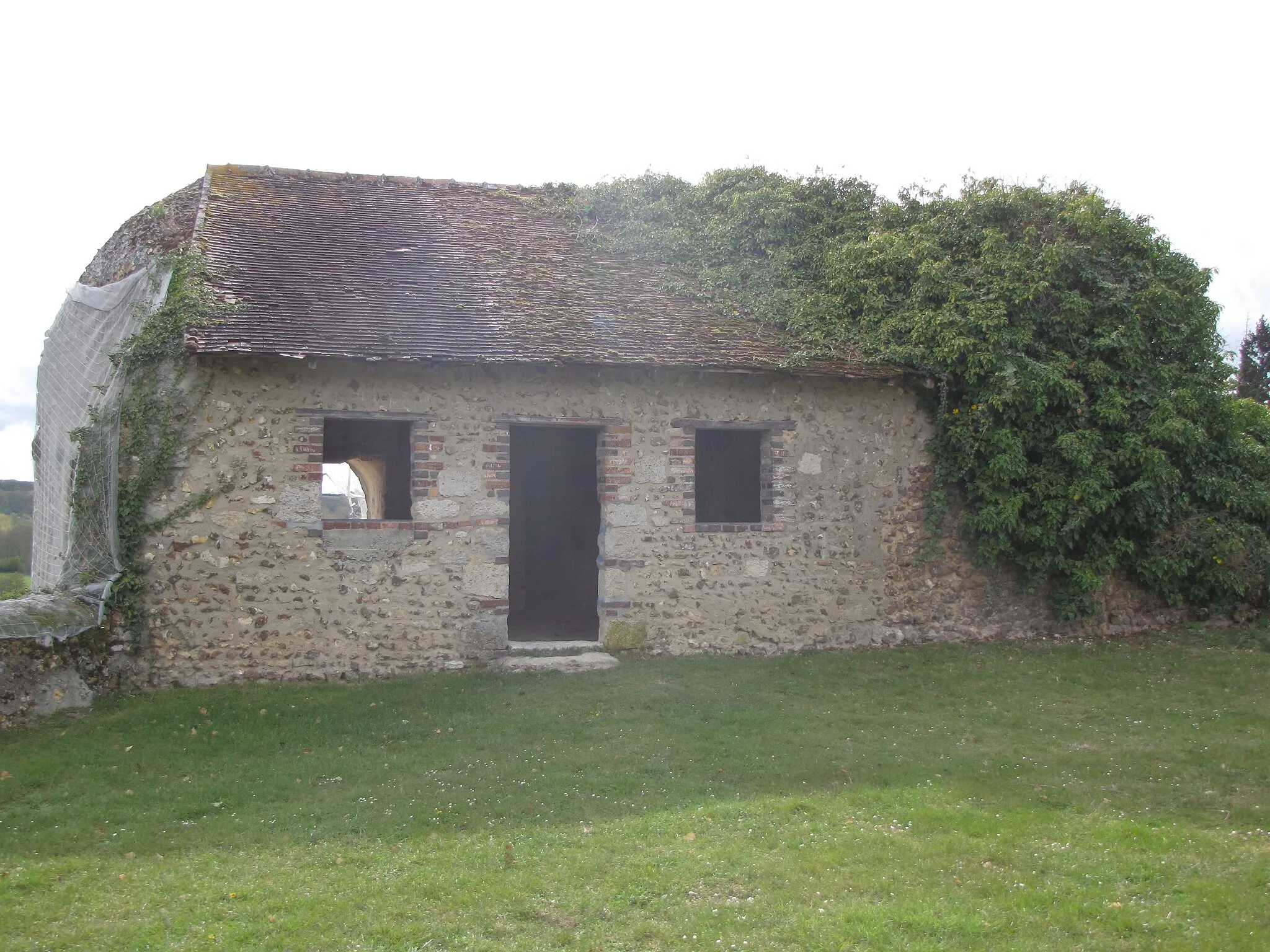 Photo showing: Anquetil tower. Louis-Pierre Anquetil spent some time writing in this tower.