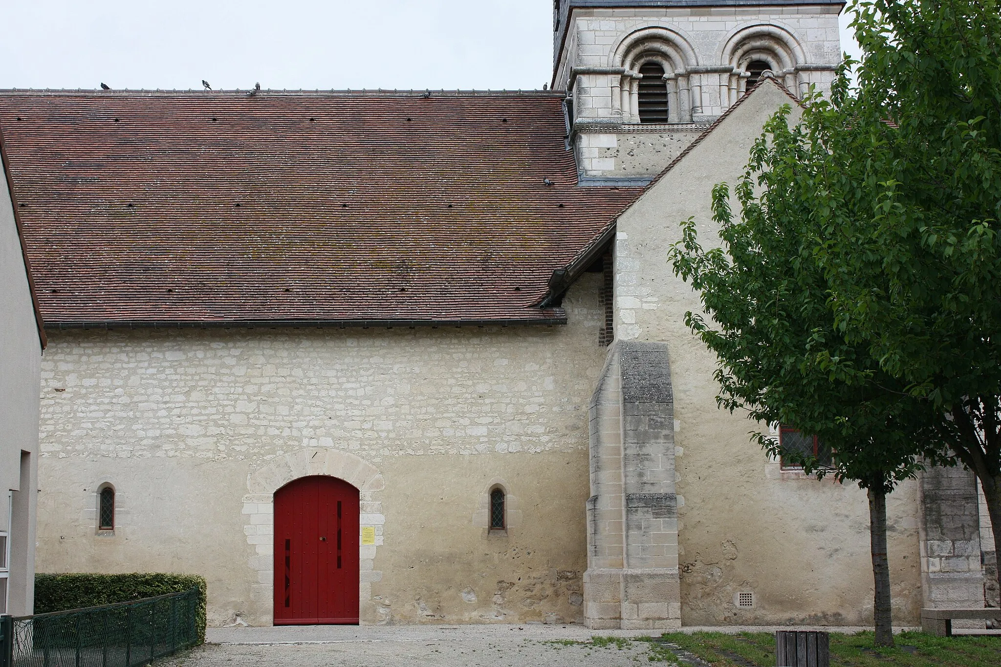Photo showing: Savières - Eglise Saint-Martin
Mur Sud et clocher