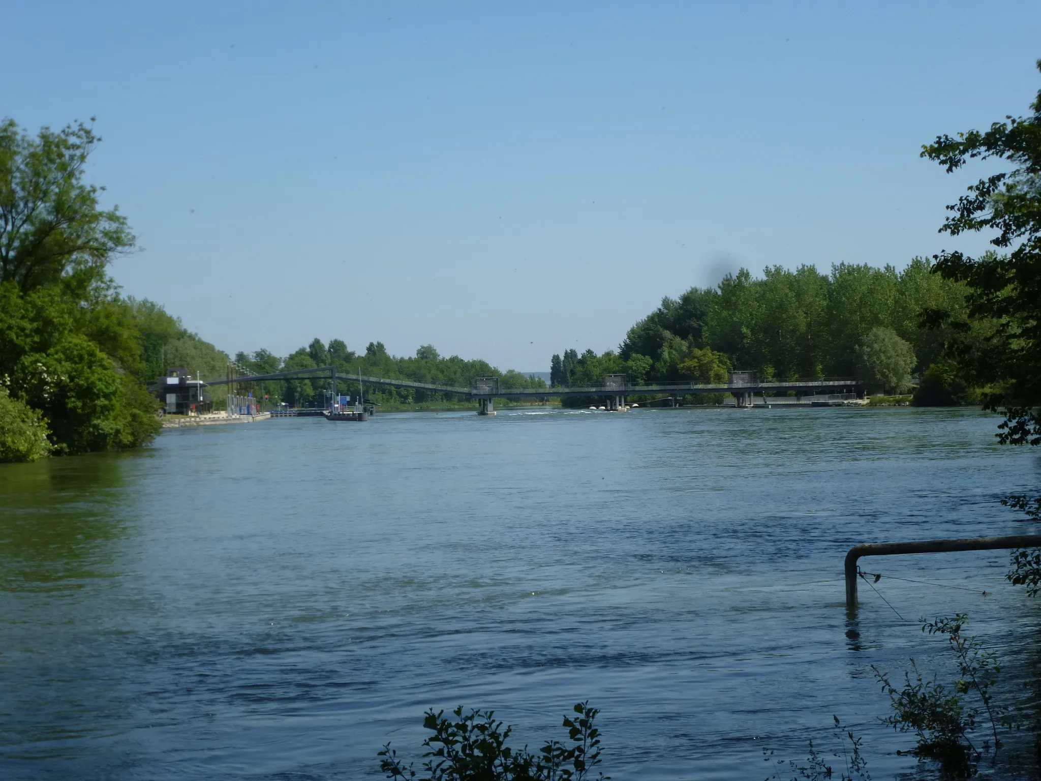Photo showing: Barrage de Jaulnes sur la Seine (passerelle, écluse).  (département de la Seine-et-Marne, région Île-de-France).