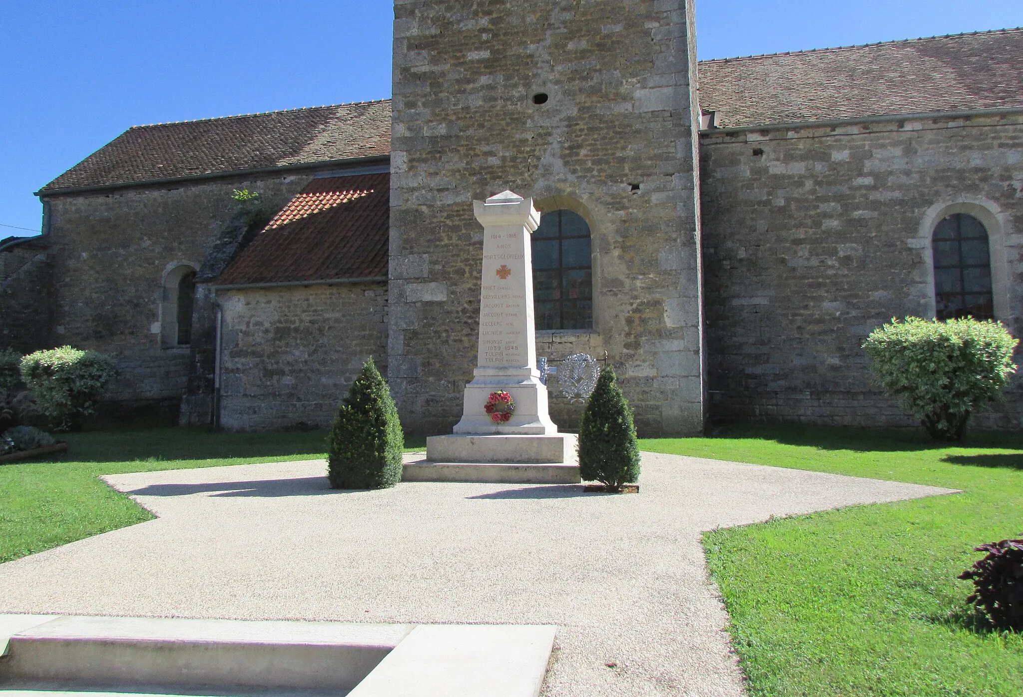 Photo showing: Le monument aux Morts.