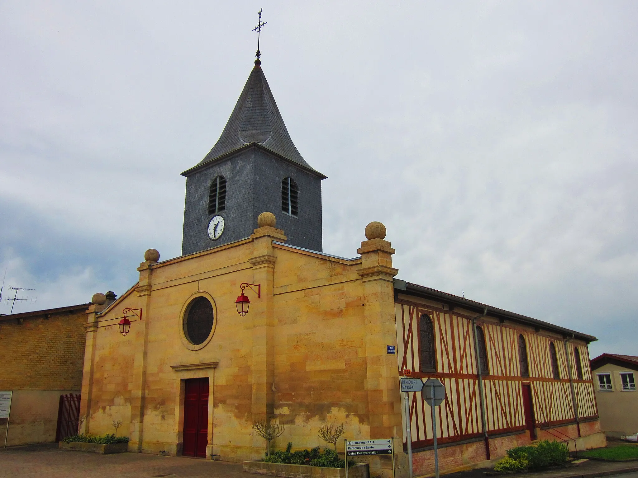 Photo showing: Givry Argonne church