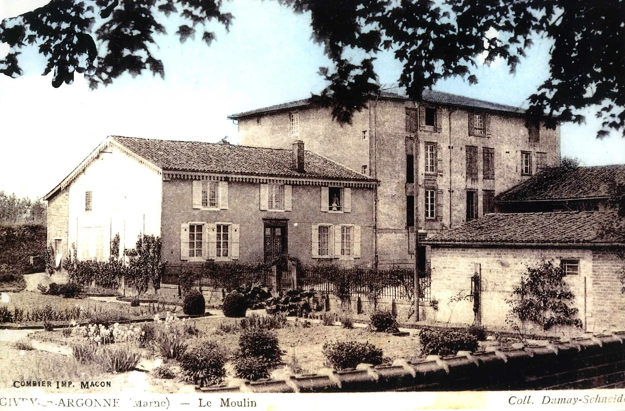 Photo showing: Le moulin de Givry en Argonne, certainement pendant la seconde guerre mondiale. Le moulin appartenait à la famille Bourguignon.