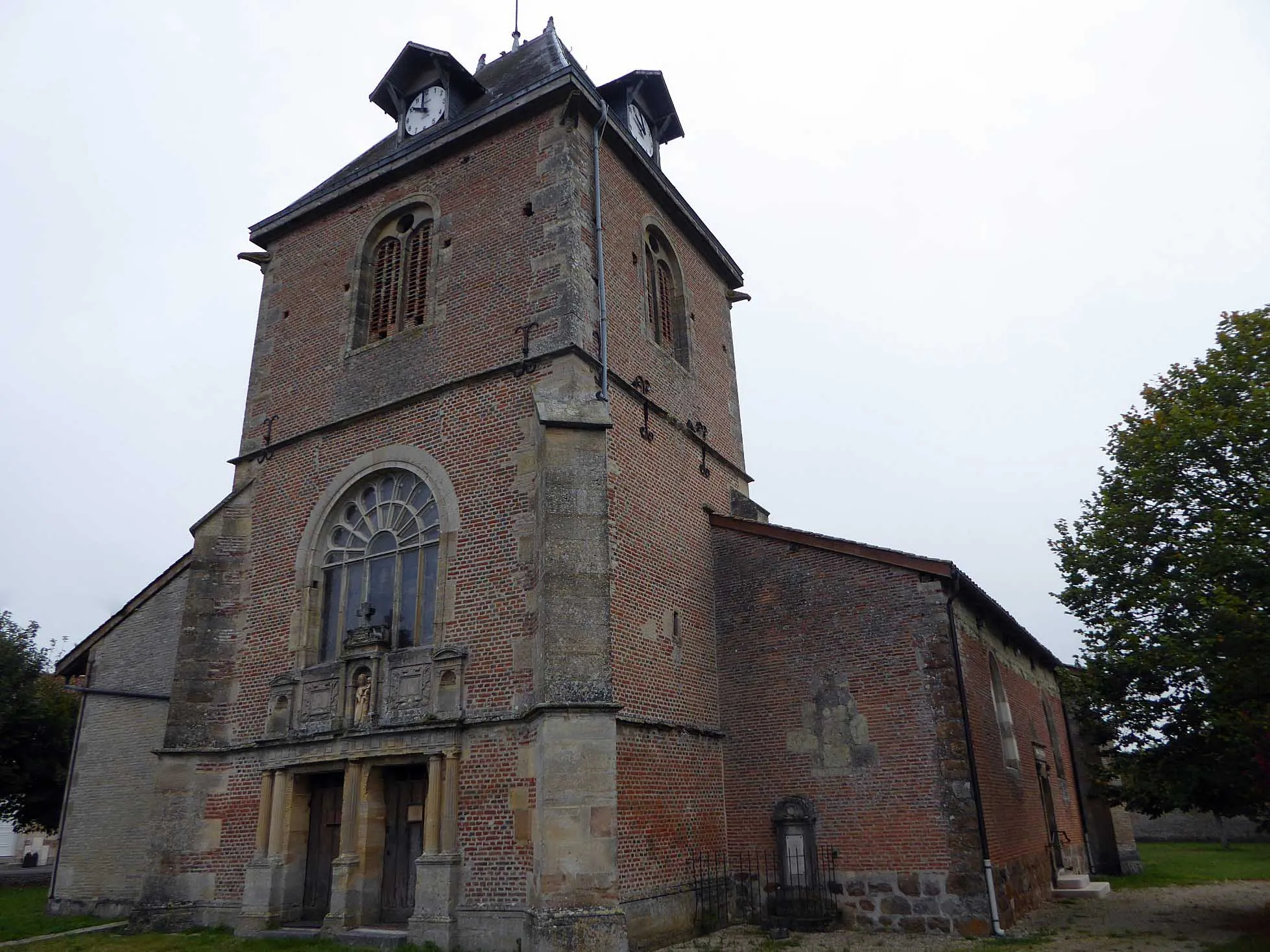 Photo showing: This building is indexed in the base Mérimée, a database of architectural heritage maintained by the French Ministry of Culture, under the reference PA00078887 .