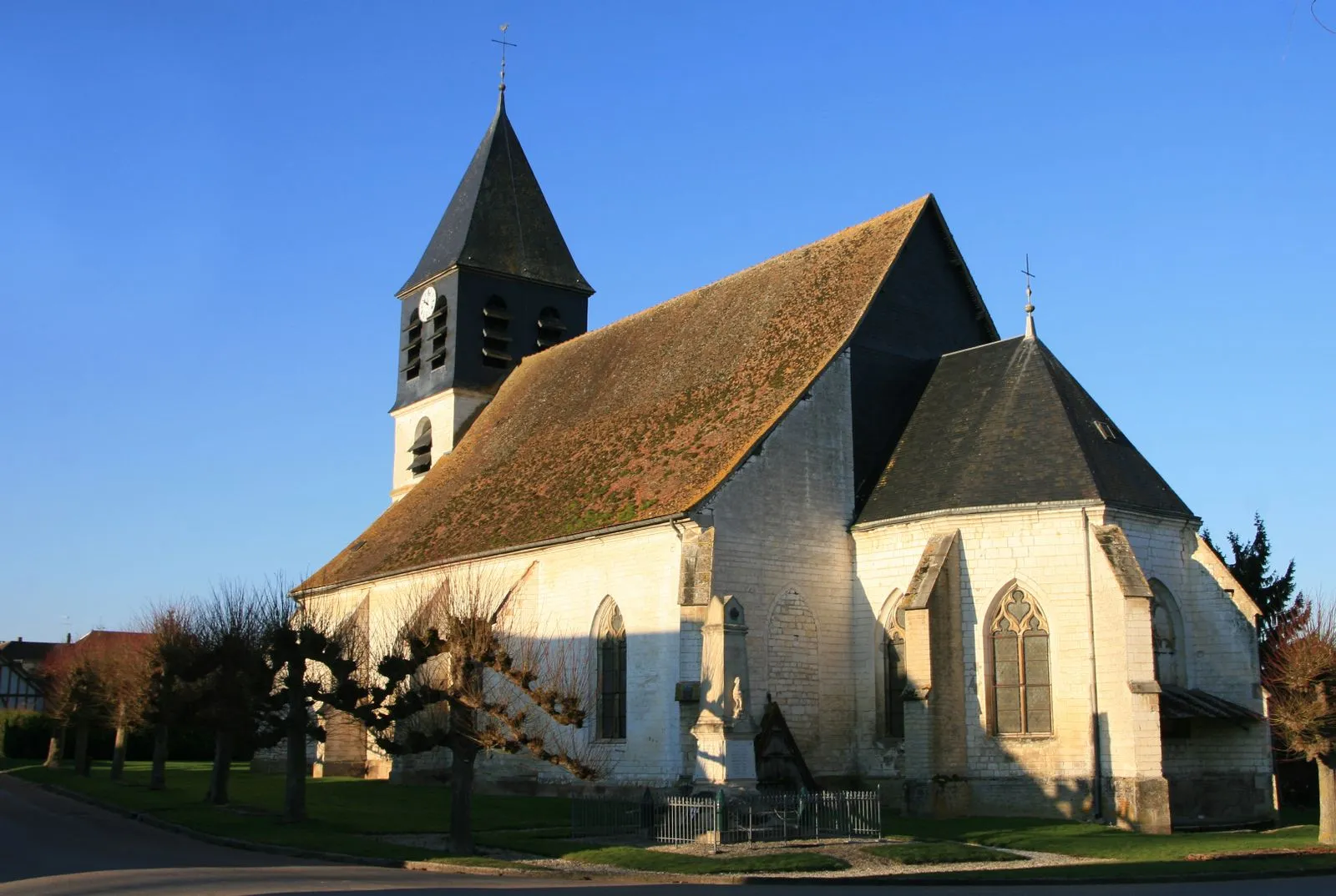 Photo showing: église de Chennegy.