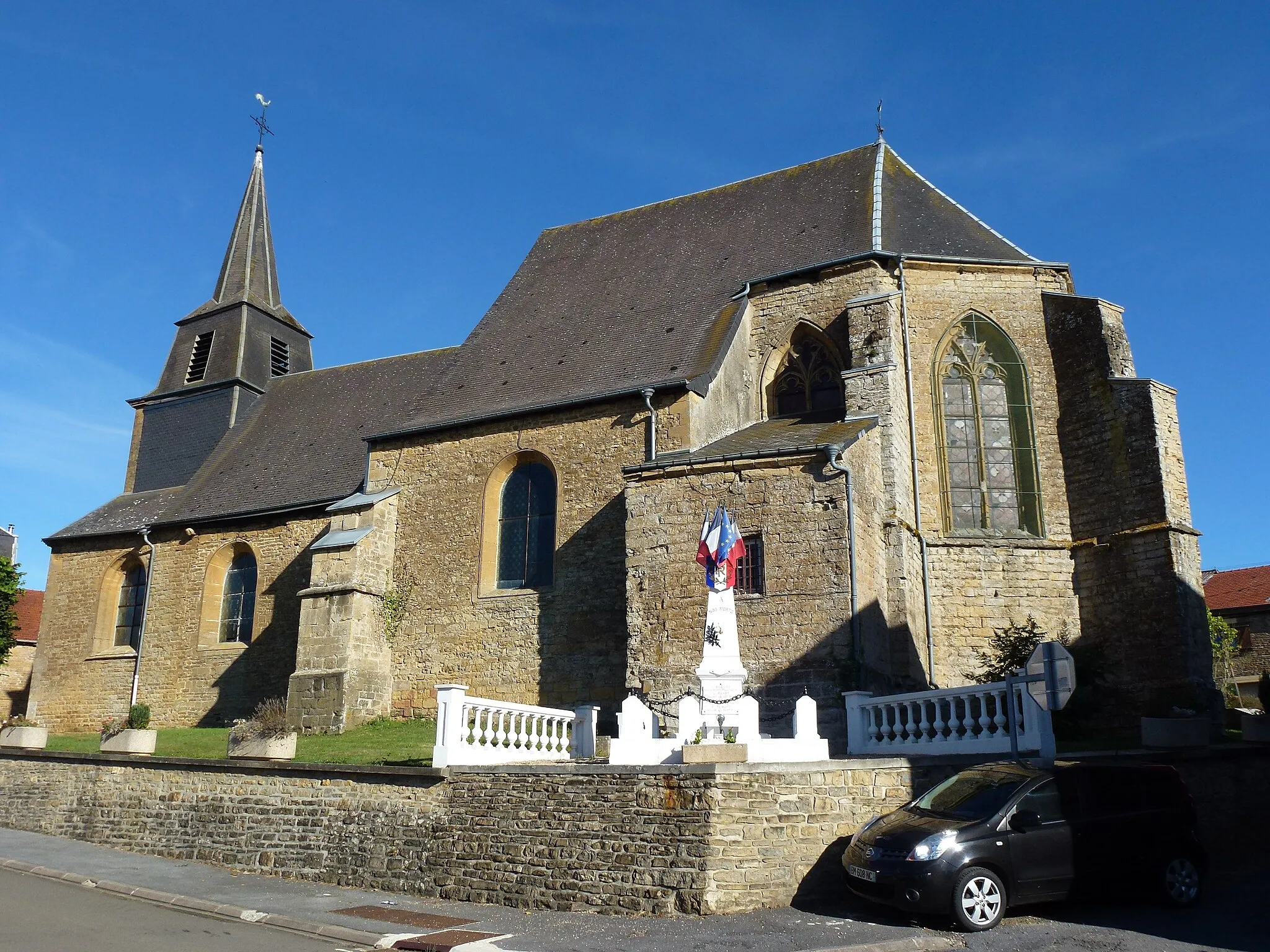 Photo showing: Sormonne (Ardennes) église et monument aux morts